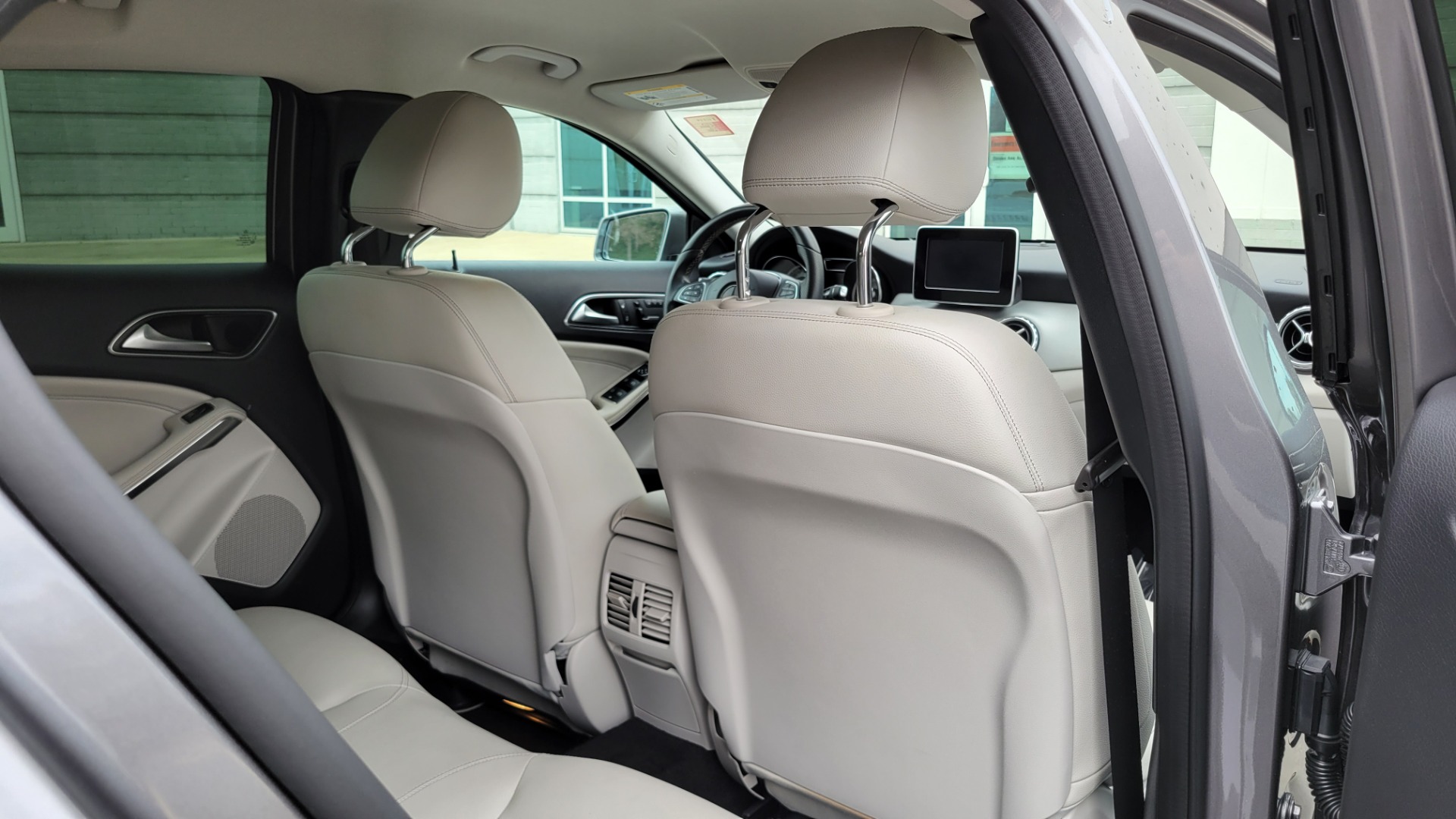 Used 2017 Mercedes-Benz GLA 250 2.0L SUV / APPLE CARPLAY / BLIND SPOT / KEYLESS-GO for sale $26,795 at Formula Imports in Charlotte NC 28227 67