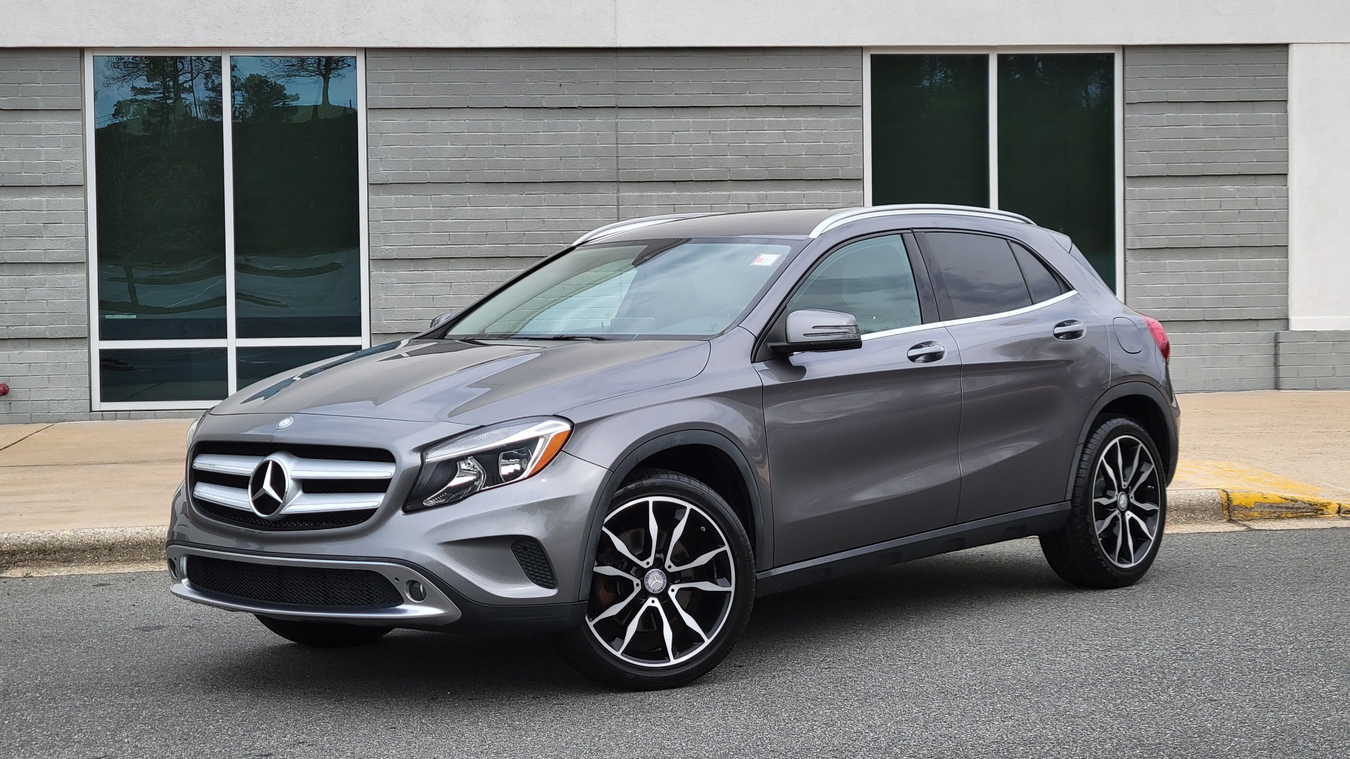 Used 2017 Mercedes-Benz GLA 250 2.0L SUV / APPLE CARPLAY / BLIND SPOT / KEYLESS-GO for sale $26,795 at Formula Imports in Charlotte NC 28227 1