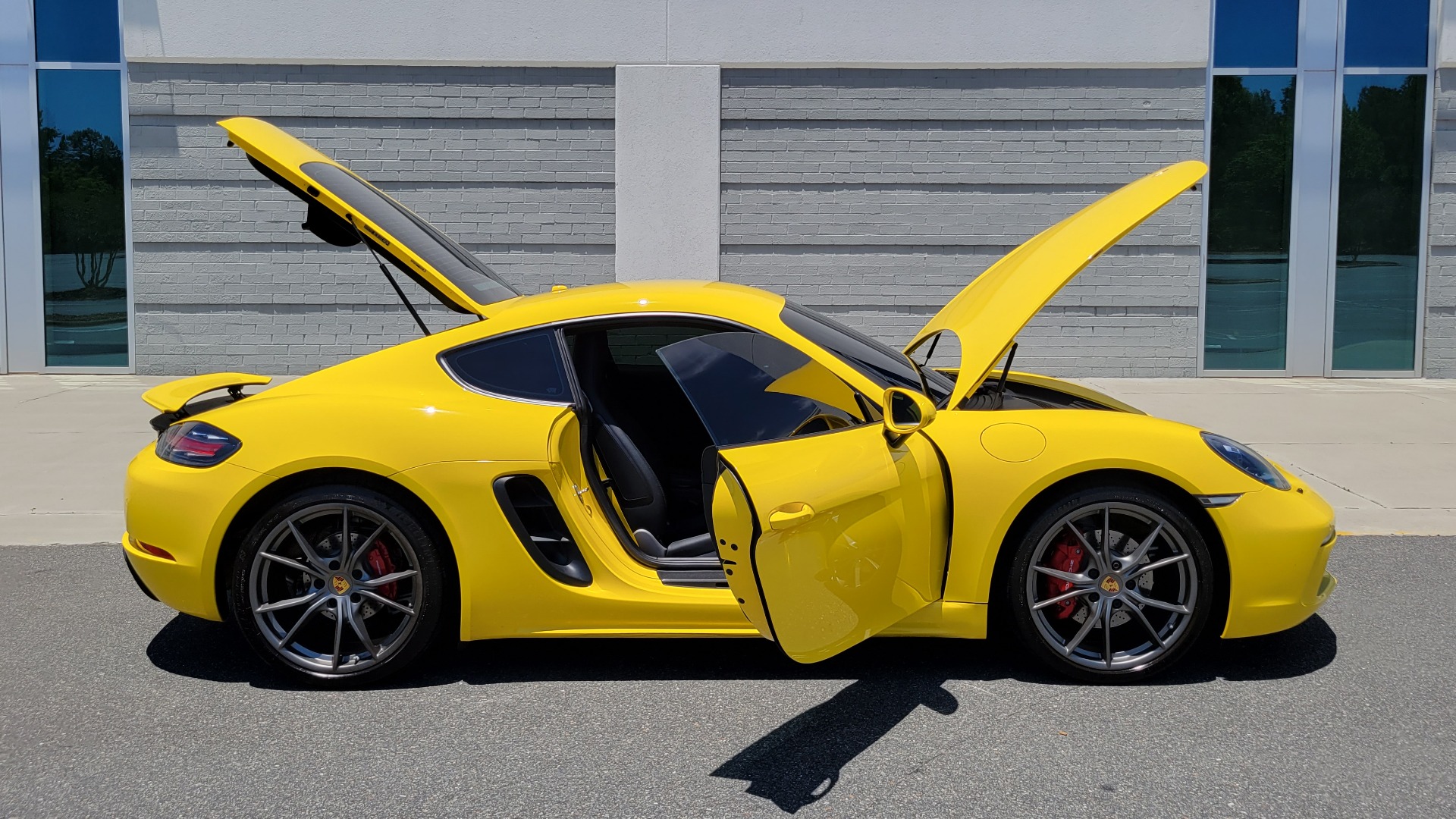 Used 2018 Porsche 718 CAYMAN S / 2.5L / PDK 7-SPD / PREMIUM / SPORT CHRONO / NAV / CAMERA for sale $76,995 at Formula Imports in Charlotte NC 28227 18