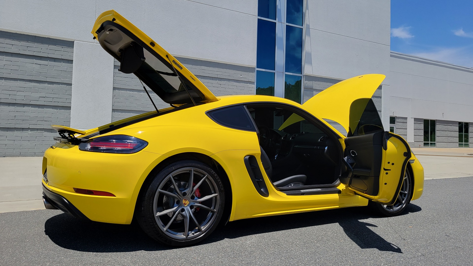 Used 2018 Porsche 718 CAYMAN S / 2.5L / PDK 7-SPD / PREMIUM / SPORT CHRONO / NAV / CAMERA for sale $76,995 at Formula Imports in Charlotte NC 28227 19