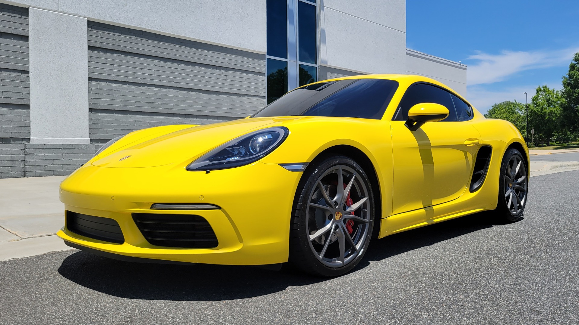 Used 2018 Porsche 718 CAYMAN S / 2.5L / PDK 7-SPD / PREMIUM / SPORT CHRONO / NAV / CAMERA for sale $76,995 at Formula Imports in Charlotte NC 28227 3