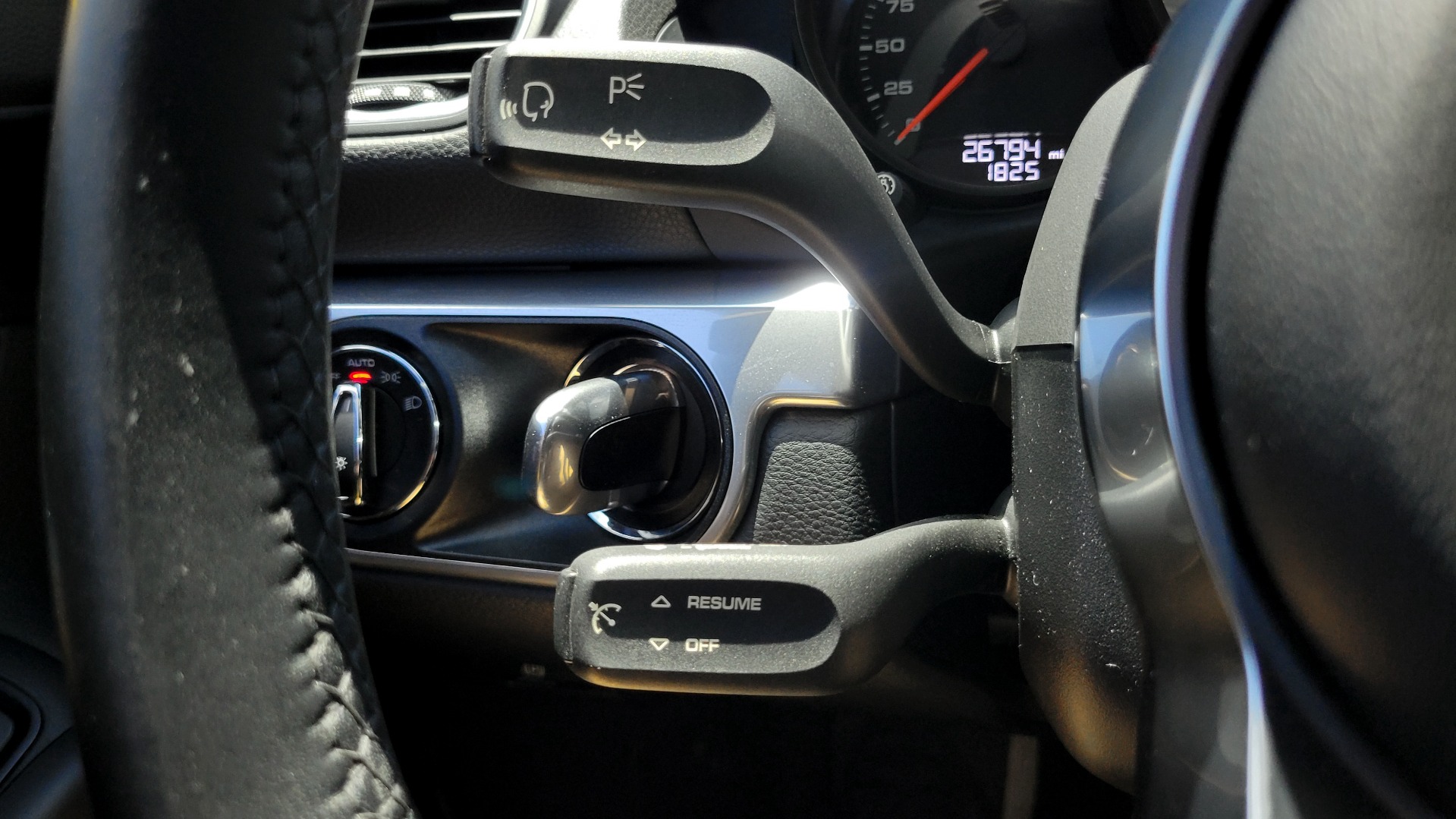 Used 2018 Porsche 718 CAYMAN S / 2.5L / PDK 7-SPD / PREMIUM / SPORT CHRONO / NAV / CAMERA for sale $76,995 at Formula Imports in Charlotte NC 28227 31