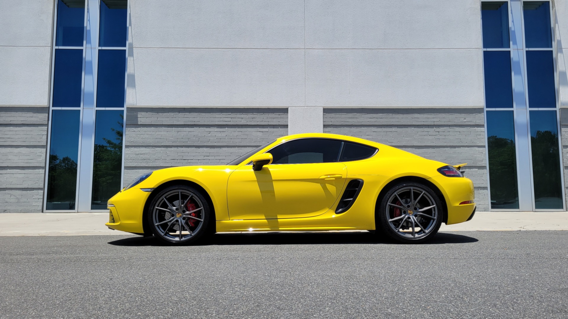 Used 2018 Porsche 718 CAYMAN S / 2.5L / PDK 7-SPD / PREMIUM / SPORT CHRONO / NAV / CAMERA for sale $76,995 at Formula Imports in Charlotte NC 28227 4