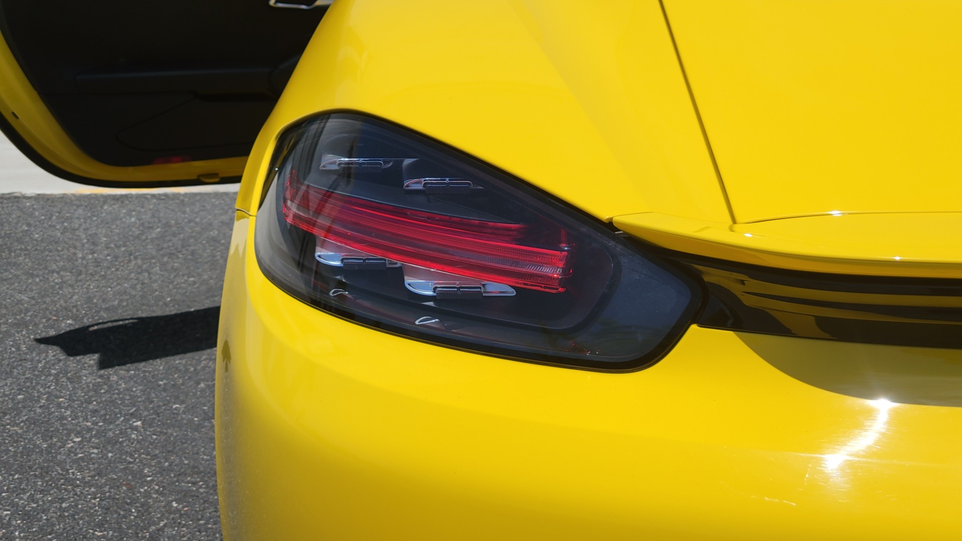 Used 2018 Porsche 718 CAYMAN S / 2.5L / PDK 7-SPD / PREMIUM / SPORT CHRONO / NAV / CAMERA for sale $76,995 at Formula Imports in Charlotte NC 28227 53