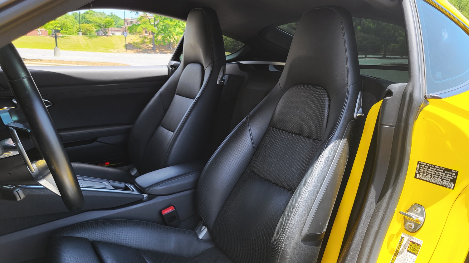 Used 2018 Porsche 718 CAYMAN S / 2.5L / PDK 7-SPD / PREMIUM / SPORT CHRONO / NAV / CAMERA for sale $76,995 at Formula Imports in Charlotte NC 28227 61