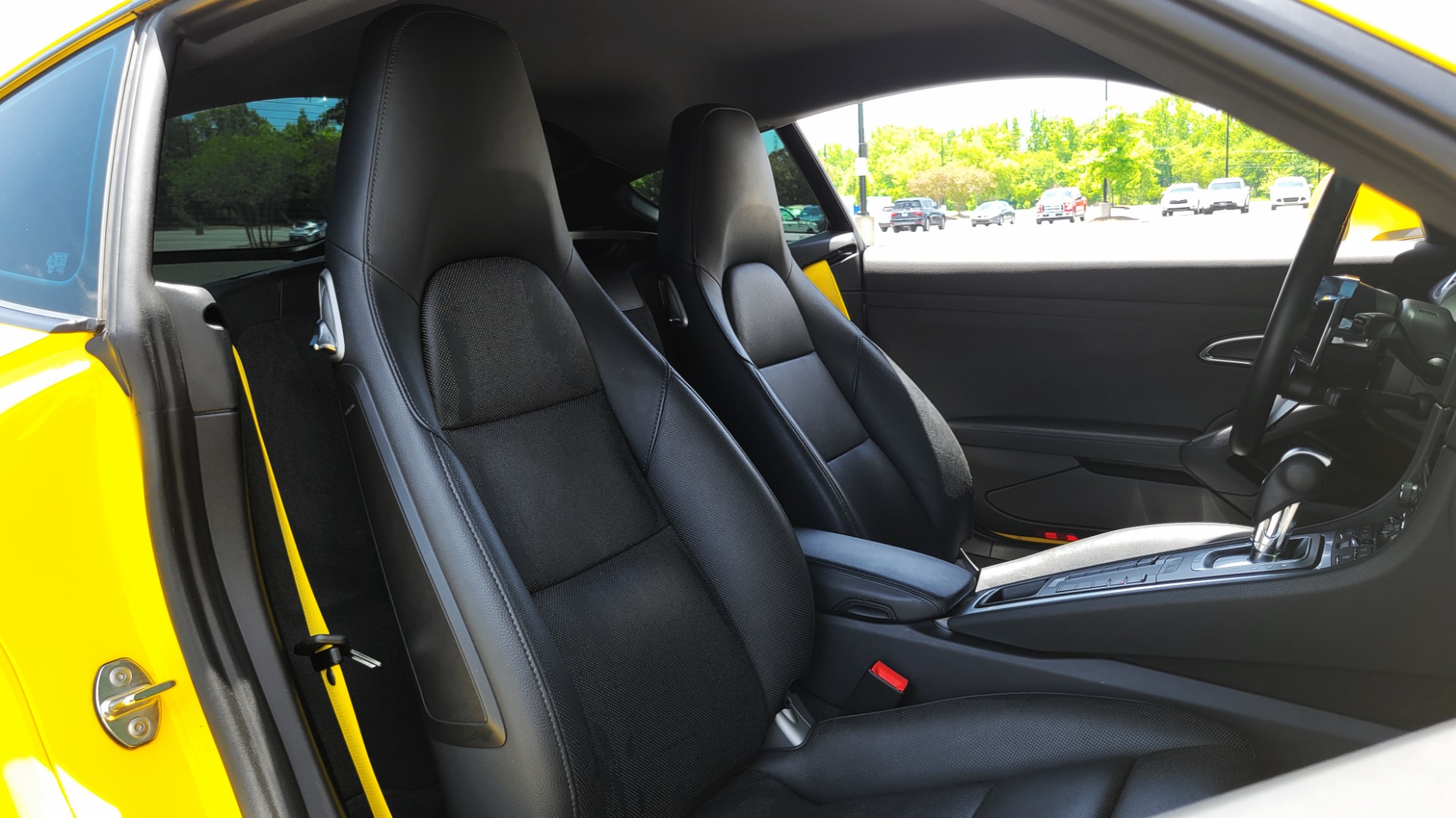 Used 2018 Porsche 718 CAYMAN S / 2.5L / PDK 7-SPD / PREMIUM / SPORT CHRONO / NAV / CAMERA for sale $76,995 at Formula Imports in Charlotte NC 28227 69