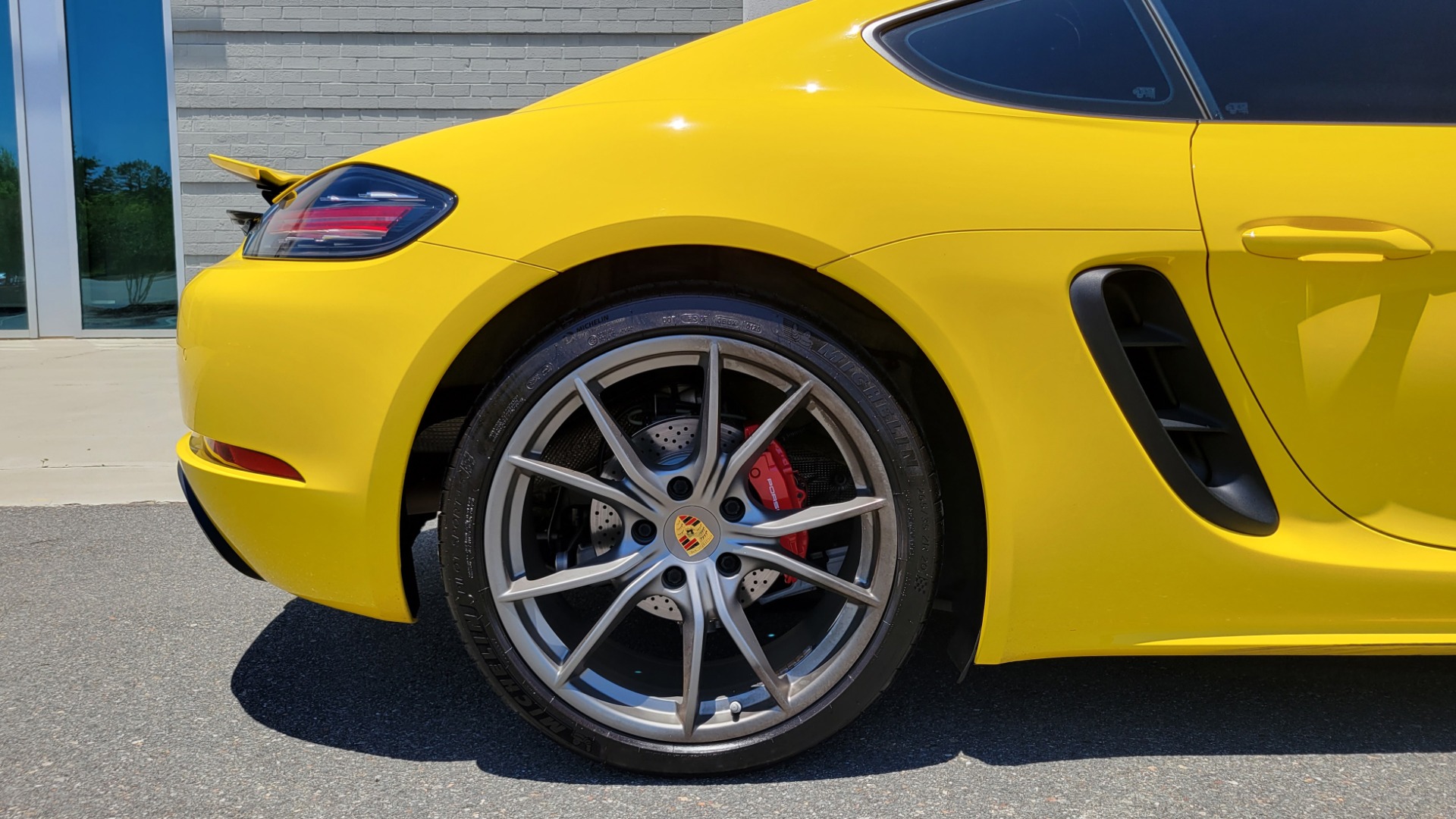 Used 2018 Porsche 718 CAYMAN S / 2.5L / PDK 7-SPD / PREMIUM / SPORT CHRONO / NAV / CAMERA for sale $76,995 at Formula Imports in Charlotte NC 28227 77