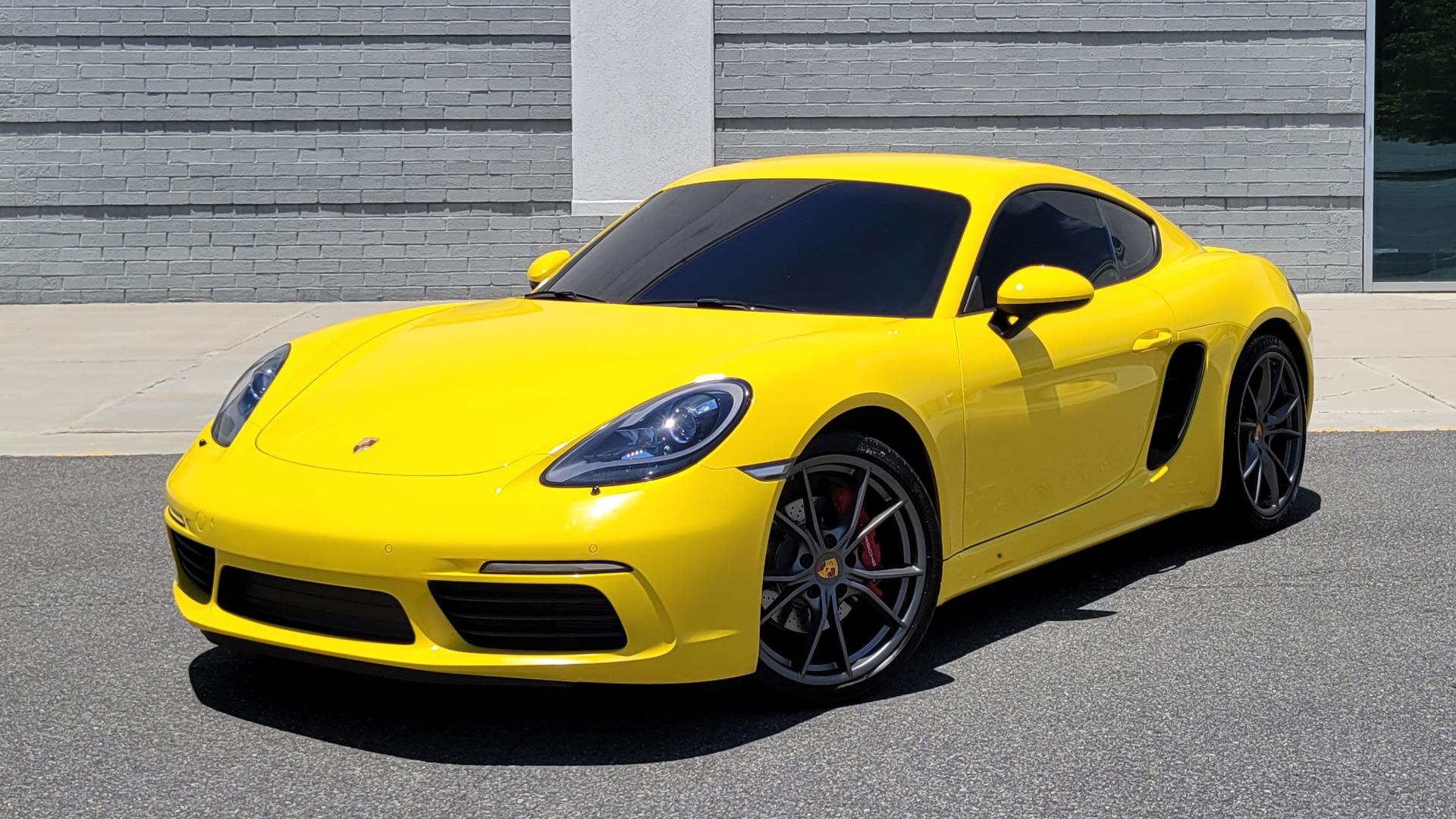Used 2018 Porsche 718 CAYMAN S / 2.5L / PDK 7-SPD / PREMIUM / SPORT CHRONO / NAV / CAMERA for sale Sold at Formula Imports in Charlotte NC 28227 1
