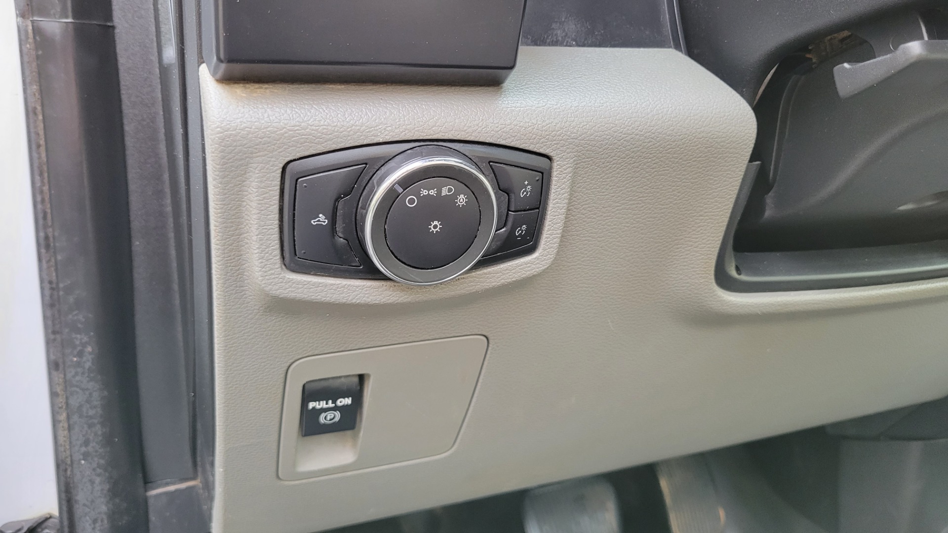 Used 2016 Ford F-150 XL REGULAR CAB 4X2 / 3.5L V6 / 6-SPD AUTO / TOWING / TOOL BOX for sale Sold at Formula Imports in Charlotte NC 28227 20