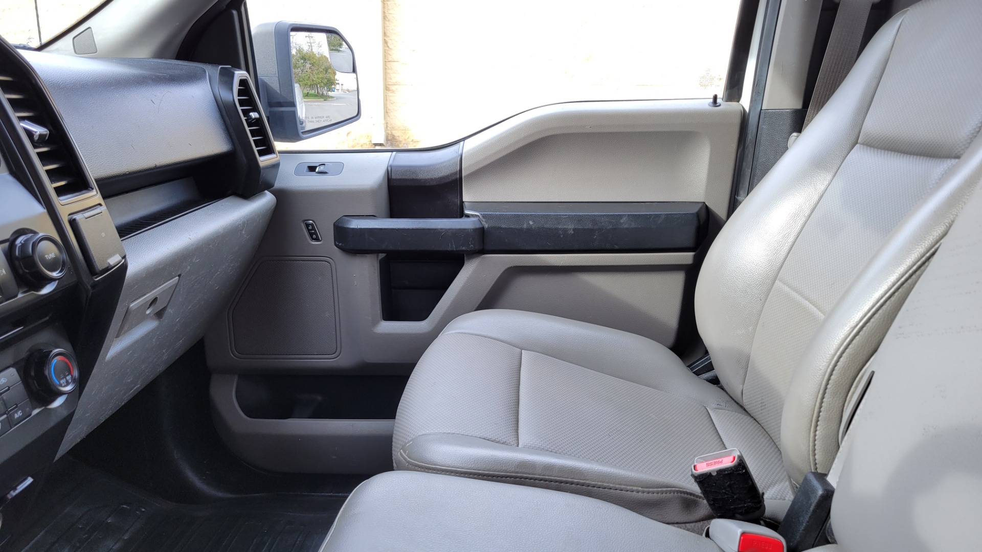 Used 2016 Ford F-150 XL REGULAR CAB 4X2 / 3.5L V6 / 6-SPD AUTO / TOWING / TOOL BOX for sale Sold at Formula Imports in Charlotte NC 28227 29