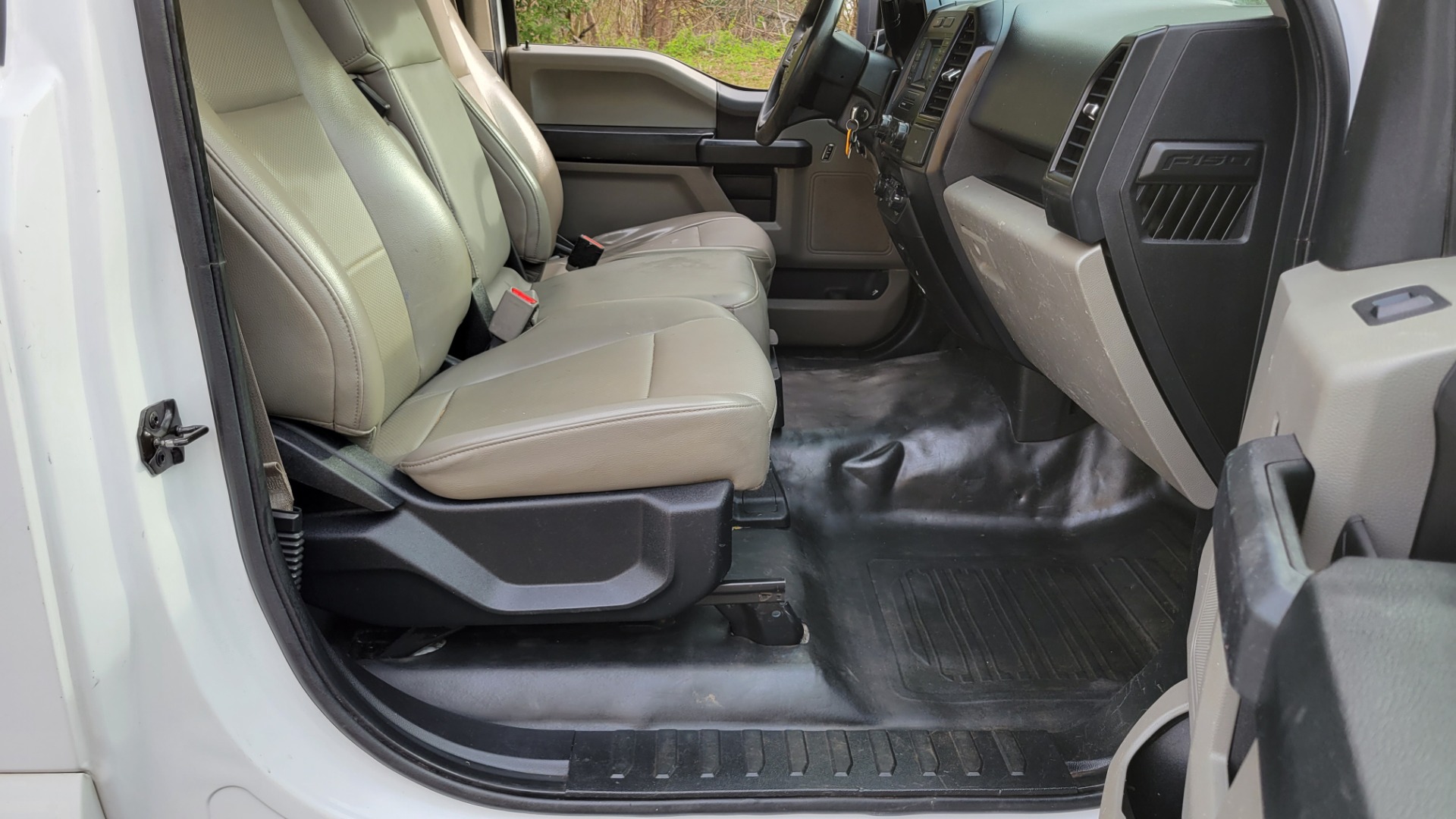 Used 2016 Ford F-150 XL REGULAR CAB 4X2 / 3.5L V6 / 6-SPD AUTO / TOWING / TOOL BOX for sale Sold at Formula Imports in Charlotte NC 28227 32