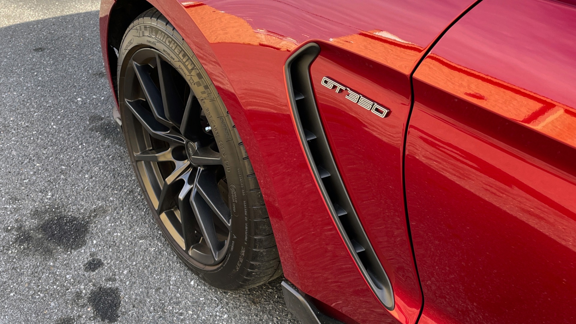 Used 2017 Ford MUSTANG SHELBY GT350 COUPE / 526HP / 6-SPD MAN / NAV / SHAKER SND / REARVIEW for sale Sold at Formula Imports in Charlotte NC 28227 14