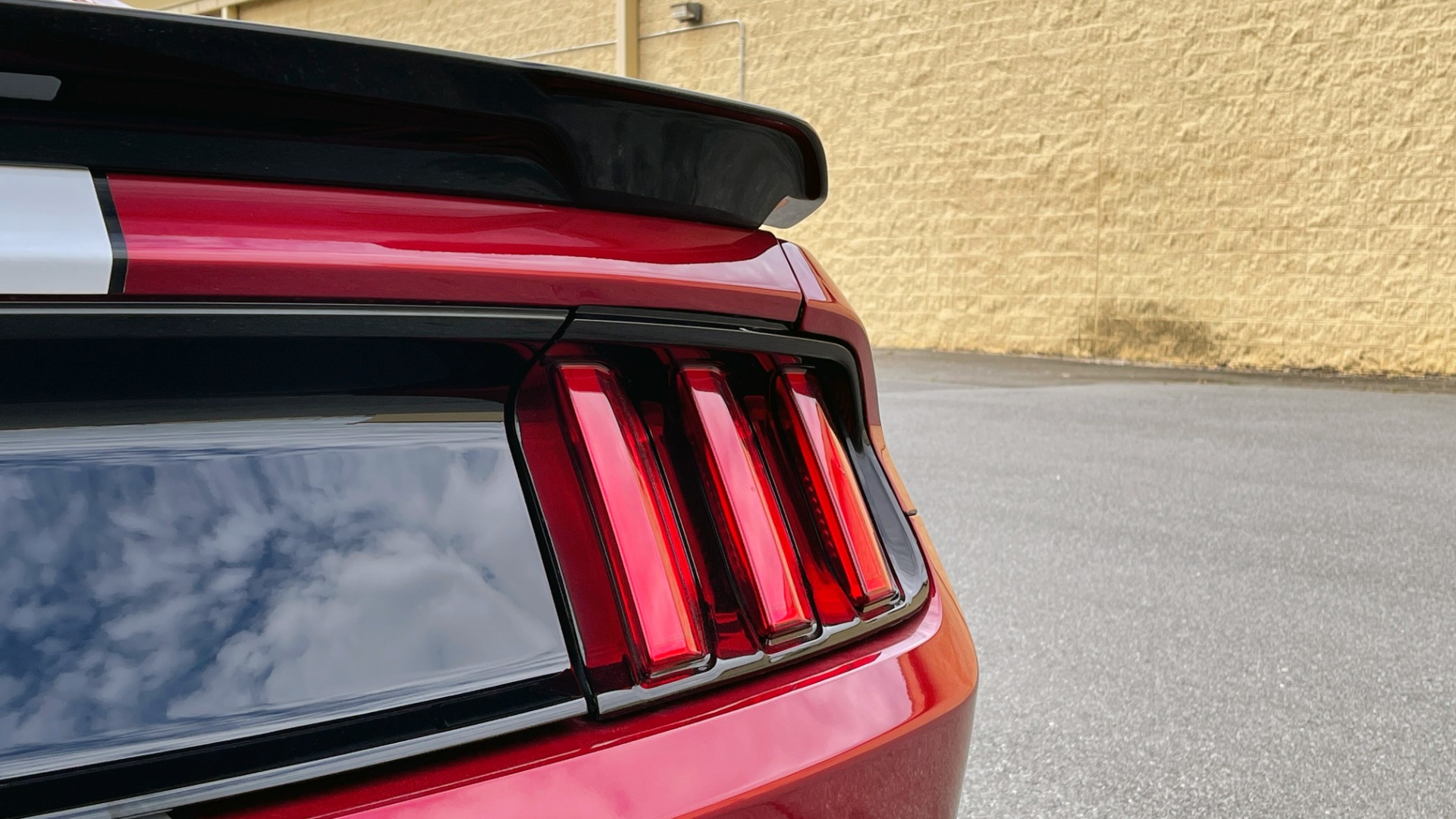 Used 2017 Ford MUSTANG SHELBY GT350 COUPE / 526HP / 6-SPD MAN / NAV / SHAKER SND / REARVIEW for sale Sold at Formula Imports in Charlotte NC 28227 29
