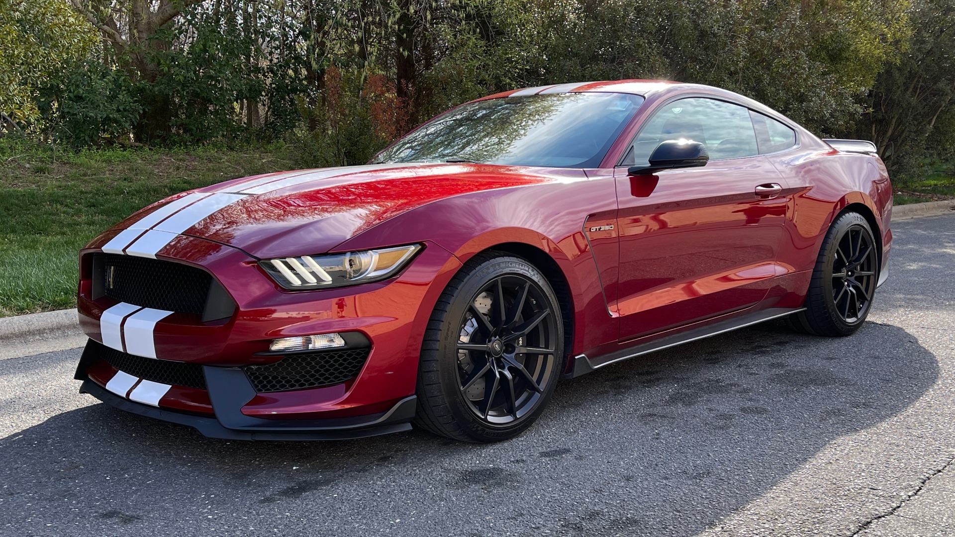 Used 2017 Ford MUSTANG SHELBY GT350 COUPE / 526HP / 6-SPD MAN / NAV / SHAKER SND / REARVIEW for sale Sold at Formula Imports in Charlotte NC 28227 4