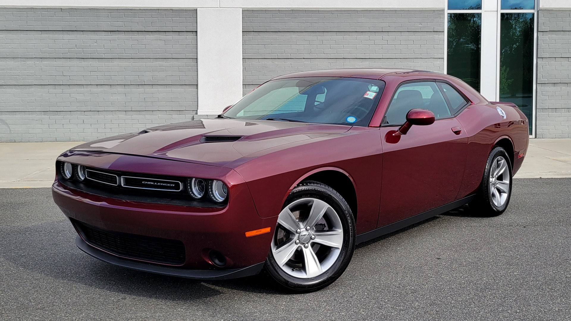 Used 2020 Dodge CHALLENGER SXT 3.6L COUPE / AUTO / APPLE / PARKVIEW / BOSE SOUND for sale Sold at Formula Imports in Charlotte NC 28227 1