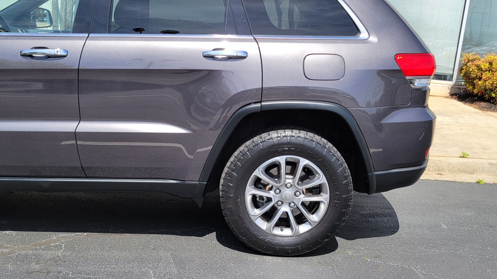 Used 2015 Jeep Grand Cherokee Limited for sale Sold at Formula Imports in Charlotte NC 28227 9