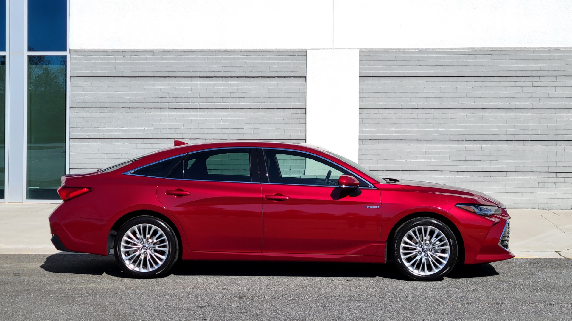 Used 2021 Toyota AVALON HYBRID LIMITED 2.5L SEDAN / NAV / SUNROOF / JBL SND / REARVIEW for sale Sold at Formula Imports in Charlotte NC 28227 7
