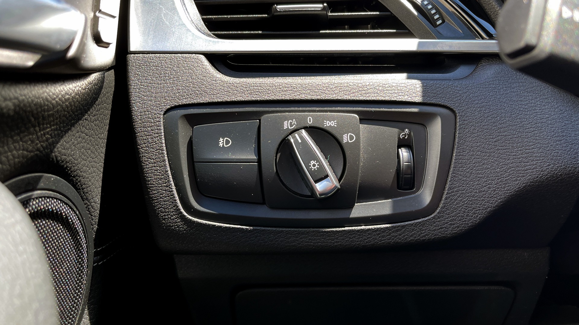 Used 2018 BMW X1 xDrive28i / DAKOTA LEATHER INTERIOR / HEATED STEERING / HEATED SEATS / NAVI for sale $24,999 at Formula Imports in Charlotte NC 28227 18