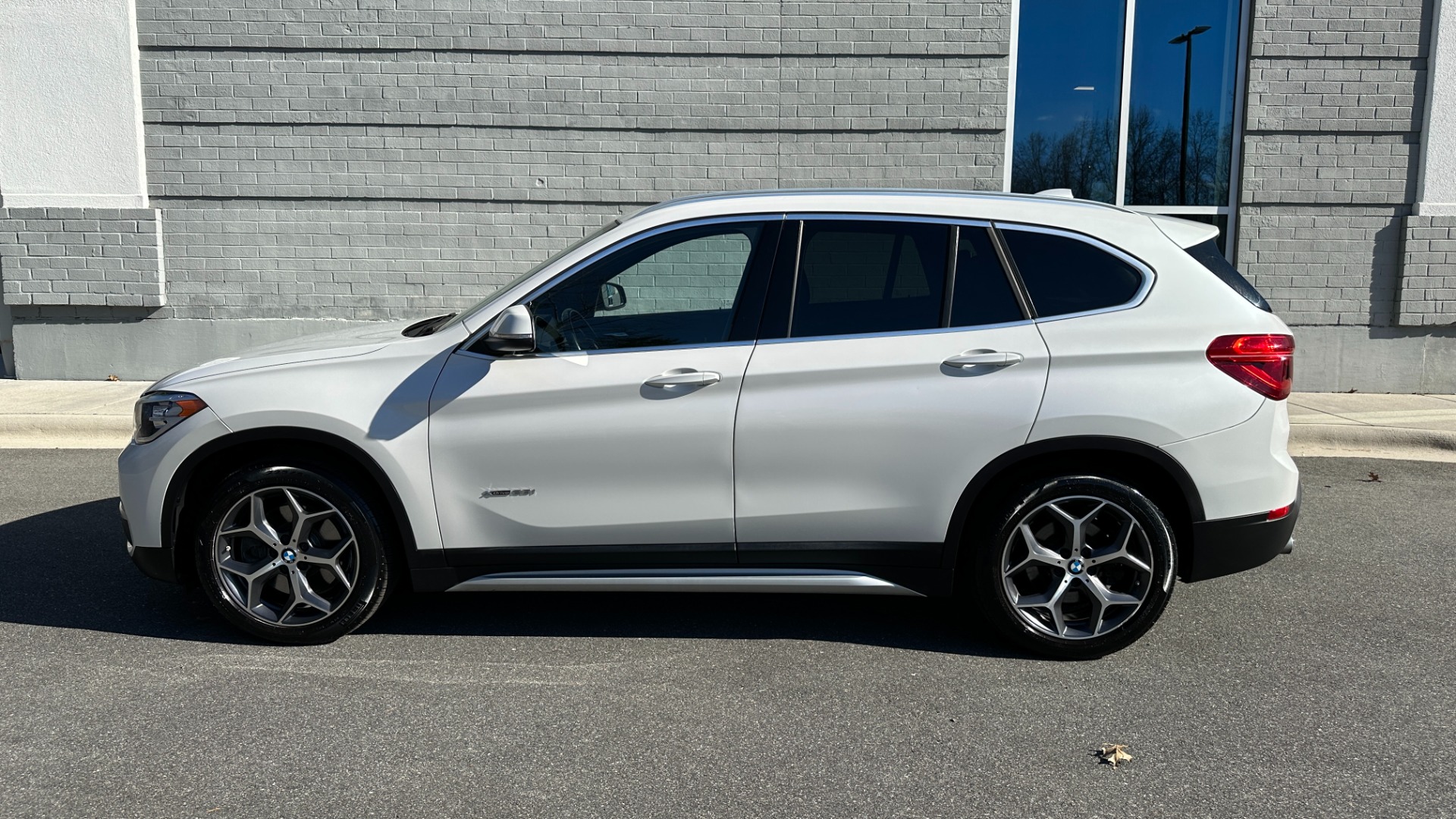 Used 2018 BMW X1 xDrive28i / DAKOTA LEATHER INTERIOR / HEATED STEERING / HEATED SEATS / NAVI for sale $24,999 at Formula Imports in Charlotte NC 28227 3