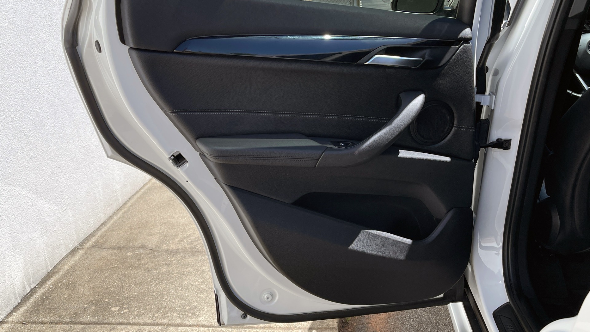 Used 2018 BMW X1 xDrive28i / DAKOTA LEATHER INTERIOR / HEATED STEERING / HEATED SEATS / NAVI for sale $24,999 at Formula Imports in Charlotte NC 28227 34