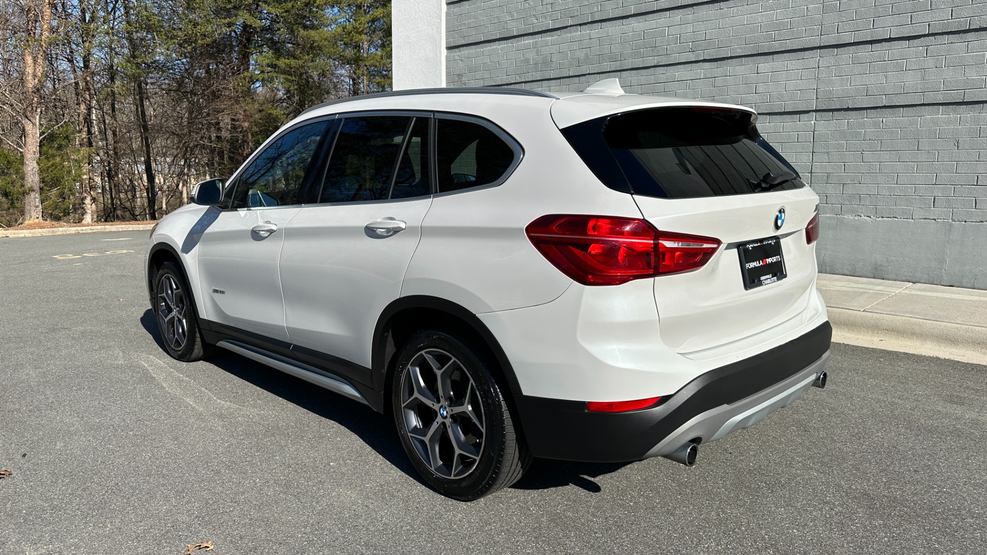 Used 2018 BMW X1 xDrive28i / DAKOTA LEATHER INTERIOR / HEATED STEERING / HEATED SEATS / NAVI for sale Sold at Formula Imports in Charlotte NC 28227 4