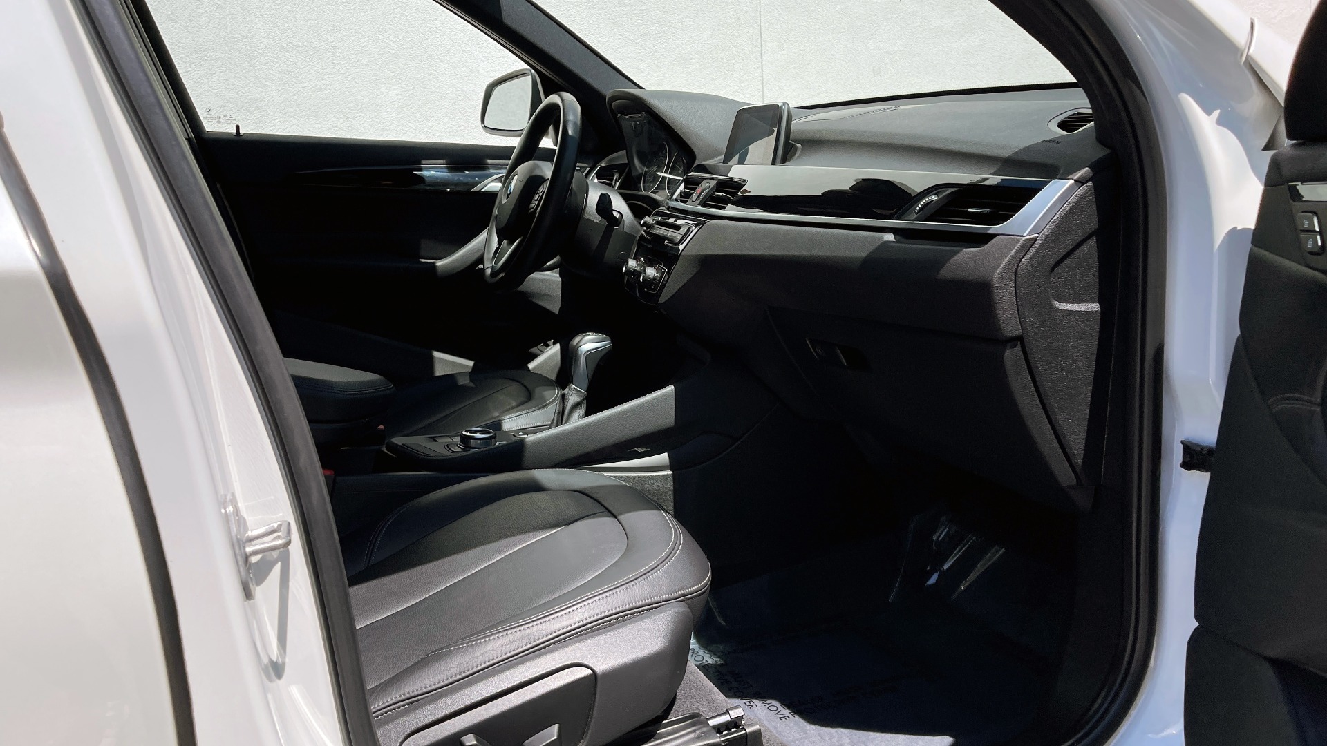 Used 2018 BMW X1 xDrive28i / DAKOTA LEATHER INTERIOR / HEATED STEERING / HEATED SEATS / NAVI for sale $24,999 at Formula Imports in Charlotte NC 28227 46