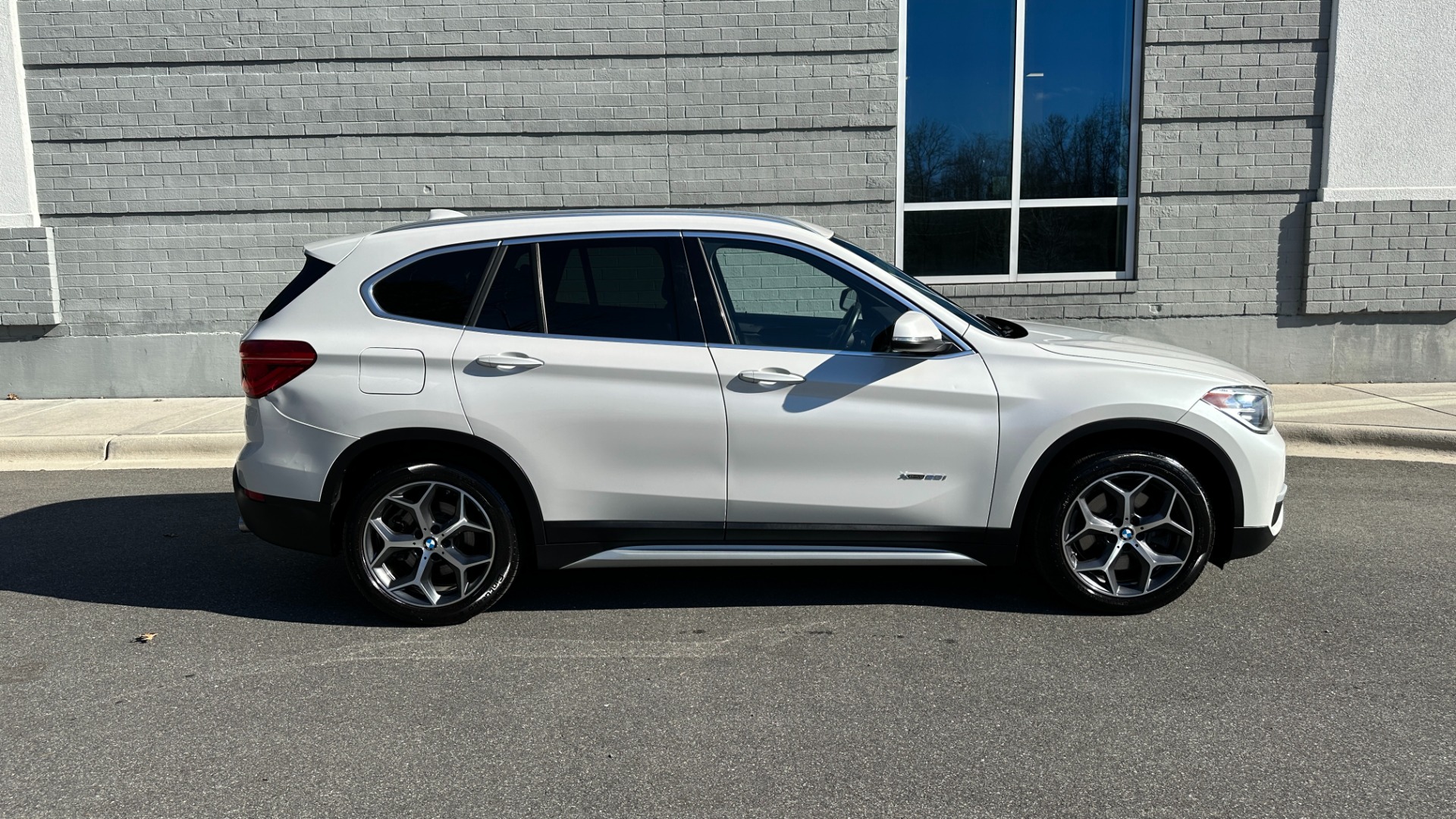 Used 2018 BMW X1 xDrive28i / DAKOTA LEATHER INTERIOR / HEATED STEERING / HEATED SEATS / NAVI for sale $24,999 at Formula Imports in Charlotte NC 28227 6