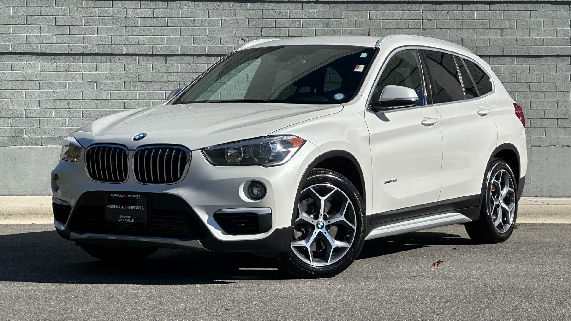 Used 2018 BMW X1 xDrive28i / DAKOTA LEATHER INTERIOR / HEATED STEERING / HEATED SEATS / NAVI for sale Sold at Formula Imports in Charlotte NC 28227 1