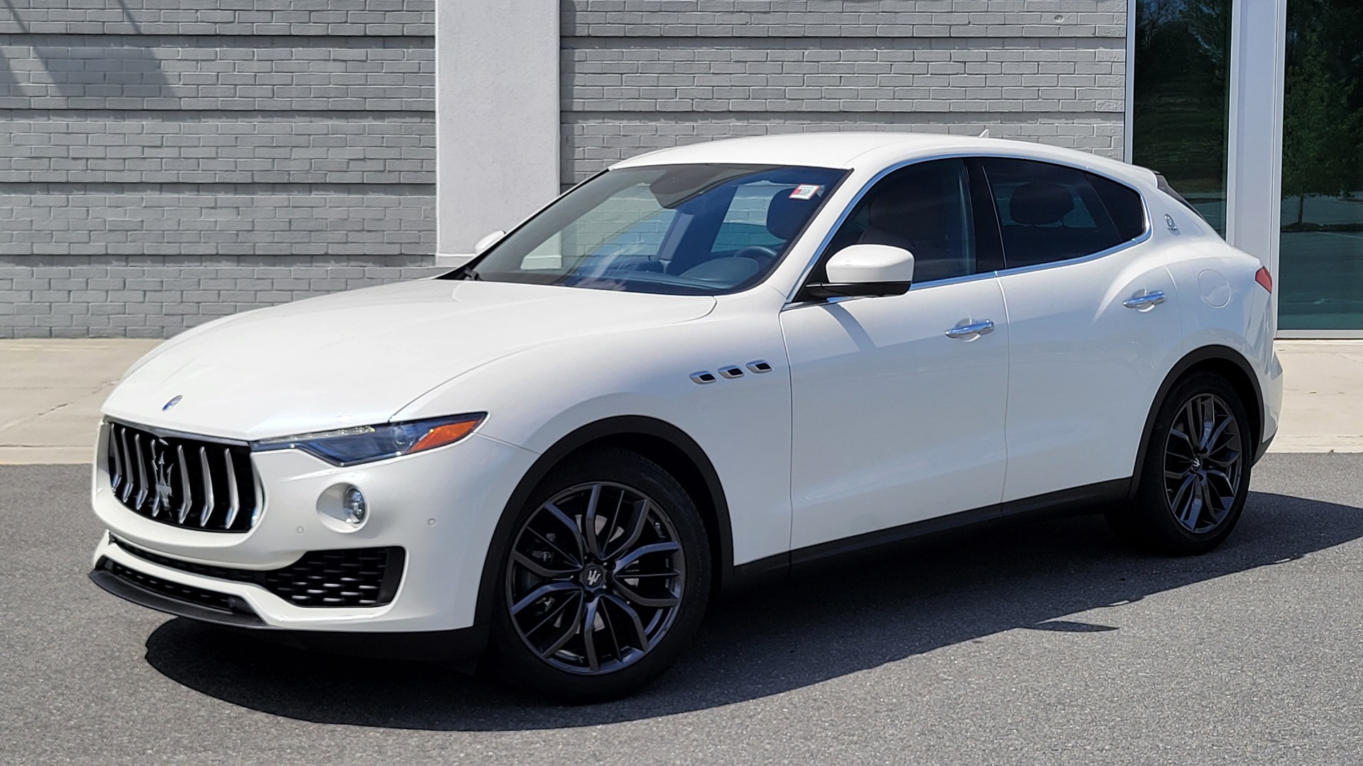 Used 2018 Maserati LEVANTE 3.0L 345HP SUV / 8-SPD / PREMIUM / BSA / NAV / 20IN WHLS / REARVIEW for sale $50,495 at Formula Imports in Charlotte NC 28227 10