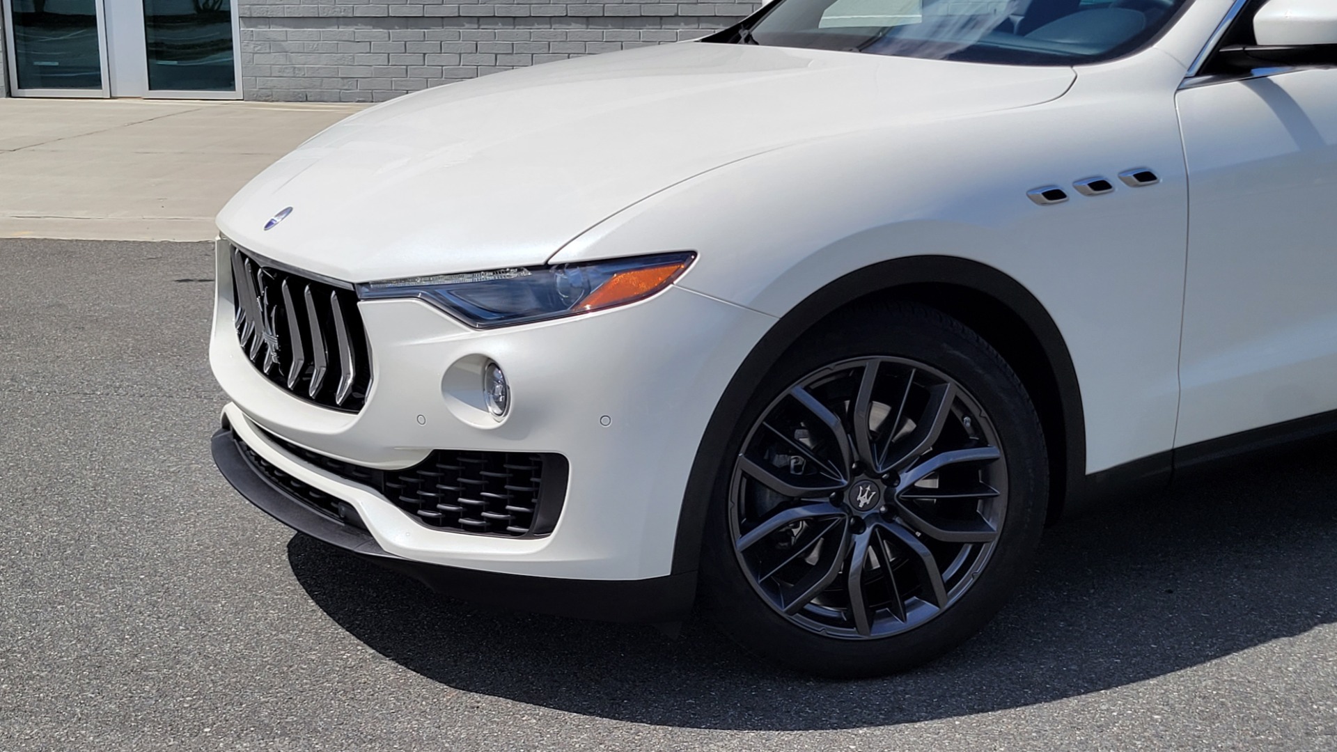 Used 2018 Maserati LEVANTE 3.0L 345HP SUV / 8-SPD / PREMIUM / BSA / NAV / 20IN WHLS / REARVIEW for sale Sold at Formula Imports in Charlotte NC 28227 11