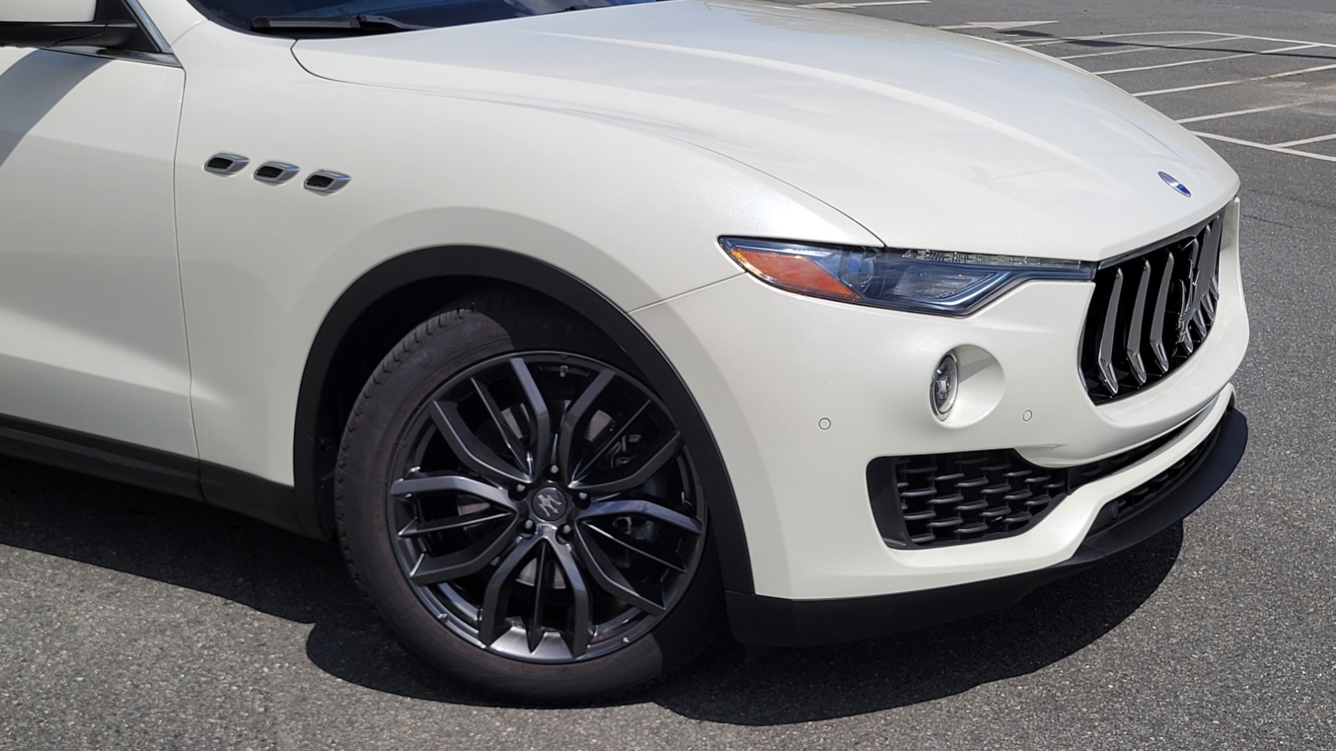 Used 2018 Maserati LEVANTE 3.0L 345HP SUV / 8-SPD / PREMIUM / BSA / NAV / 20IN WHLS / REARVIEW for sale $50,495 at Formula Imports in Charlotte NC 28227 12