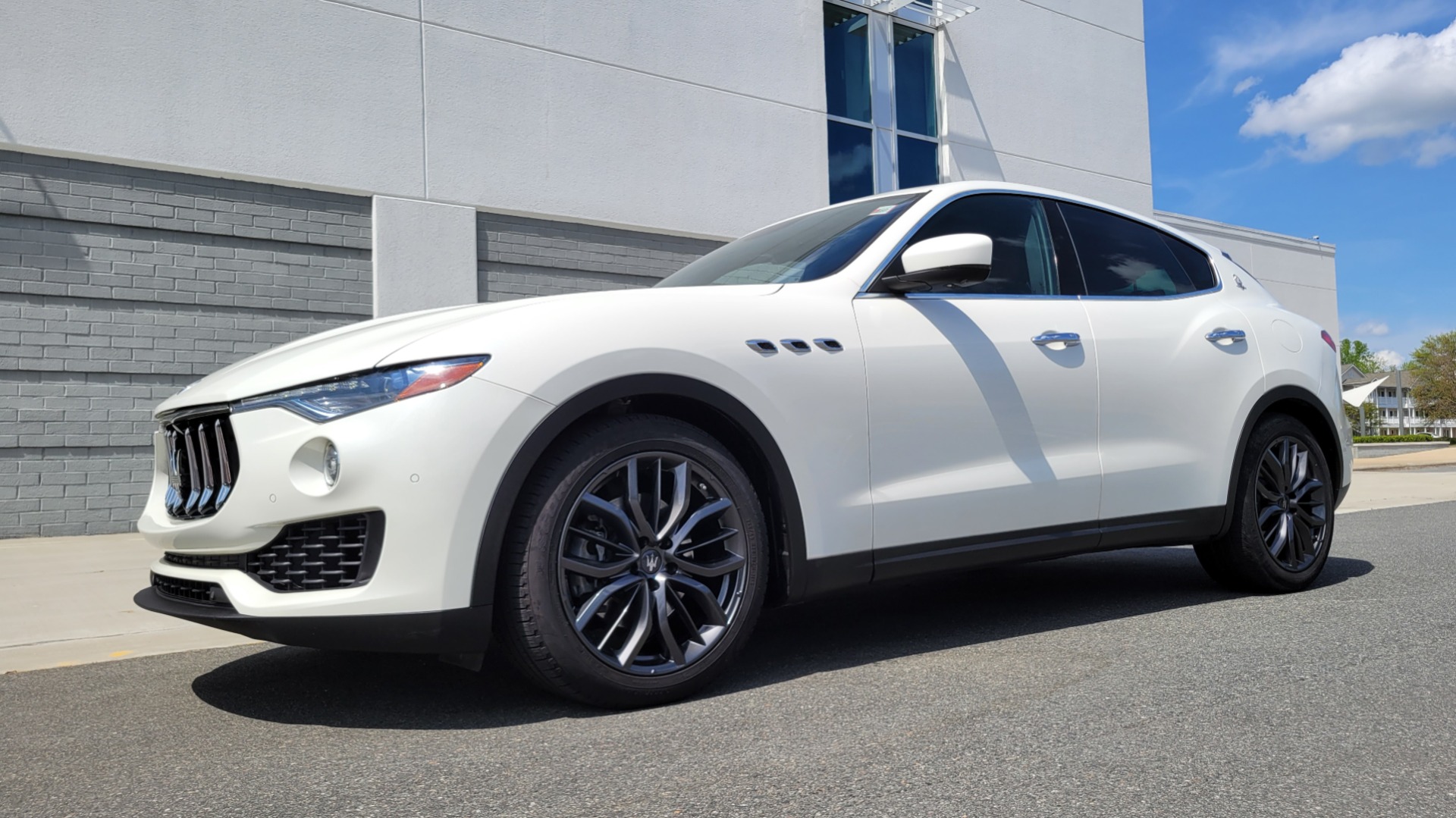 Used 2018 Maserati LEVANTE 3.0L 345HP SUV / 8-SPD / PREMIUM / BSA / NAV / 20IN WHLS / REARVIEW for sale $50,495 at Formula Imports in Charlotte NC 28227 4