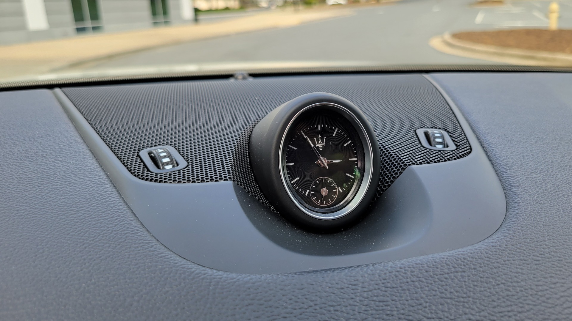 Used 2018 Maserati LEVANTE 3.0L 345HP SUV / 8-SPD / PREMIUM / BSA / NAV / 20IN WHLS / REARVIEW for sale $50,495 at Formula Imports in Charlotte NC 28227 48