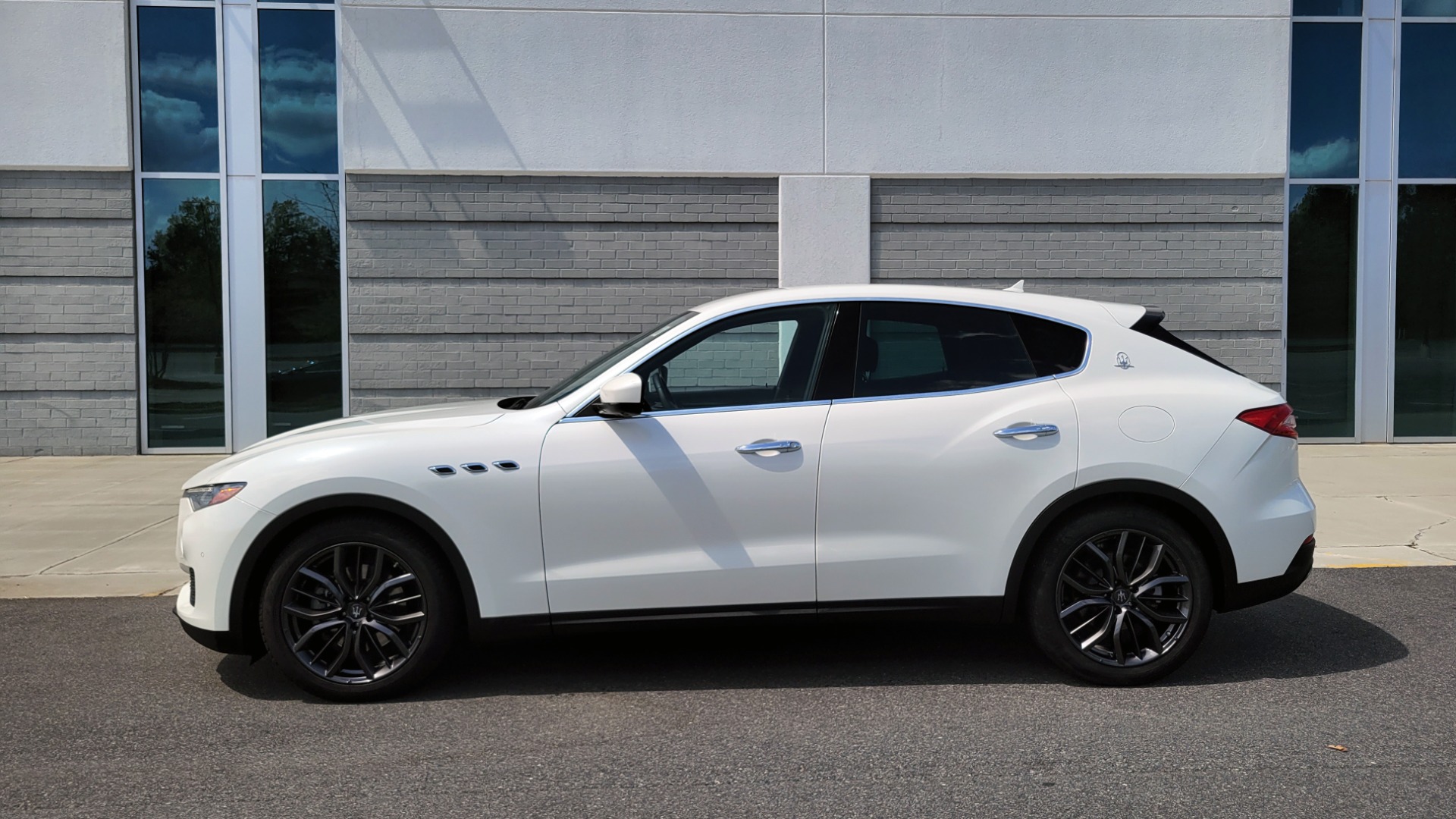 Used 2018 Maserati LEVANTE 3.0L 345HP SUV / 8-SPD / PREMIUM / BSA / NAV / 20IN WHLS / REARVIEW for sale $50,495 at Formula Imports in Charlotte NC 28227 5