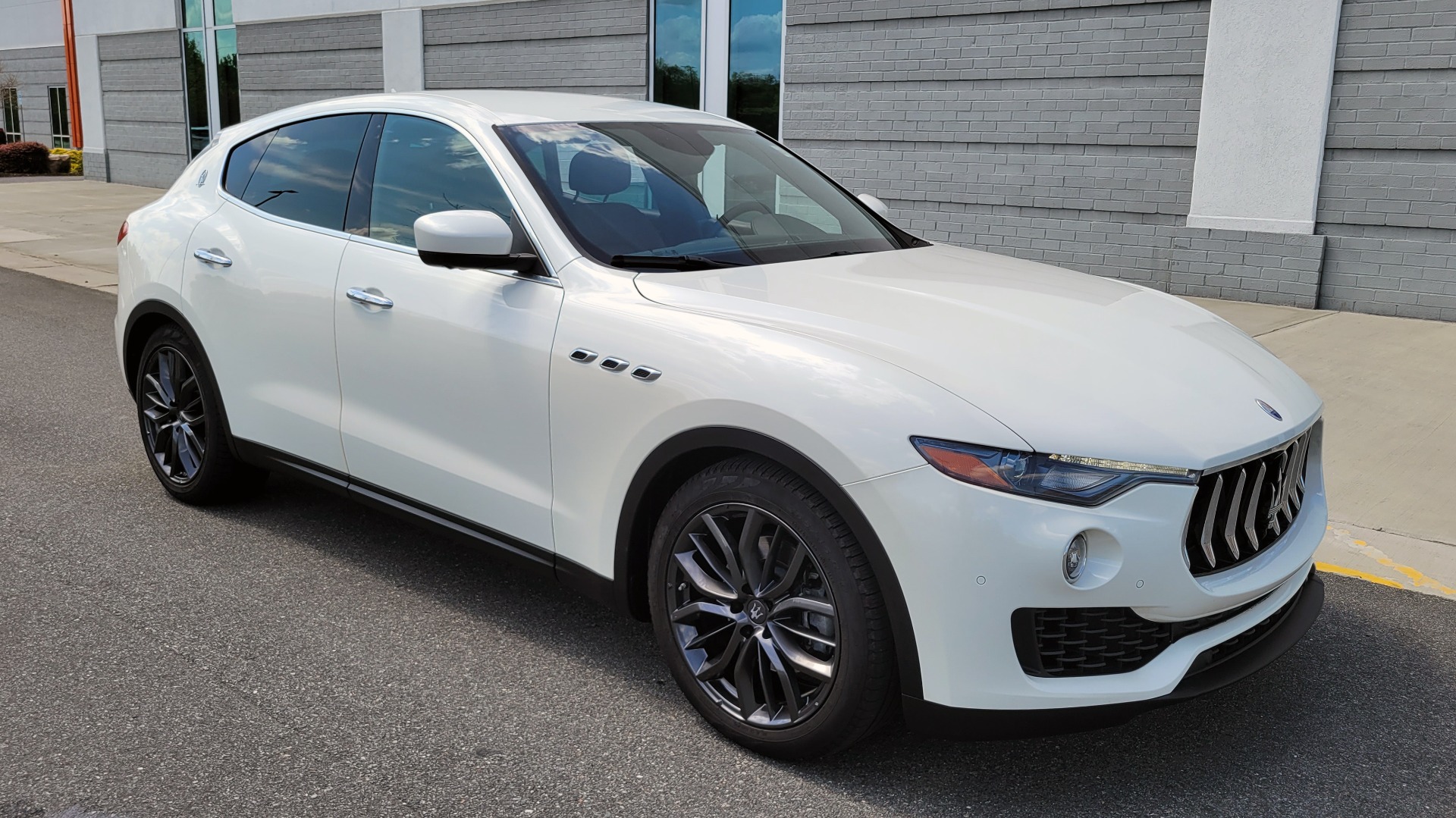 Used 2018 Maserati LEVANTE 3.0L 345HP SUV / 8-SPD / PREMIUM / BSA / NAV / 20IN WHLS / REARVIEW for sale $50,495 at Formula Imports in Charlotte NC 28227 7
