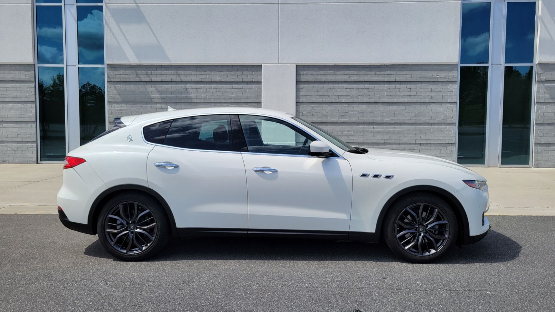 Used 2018 Maserati LEVANTE 3.0L 345HP SUV / 8-SPD / PREMIUM / BSA / NAV / 20IN WHLS / REARVIEW for sale $50,495 at Formula Imports in Charlotte NC 28227 8