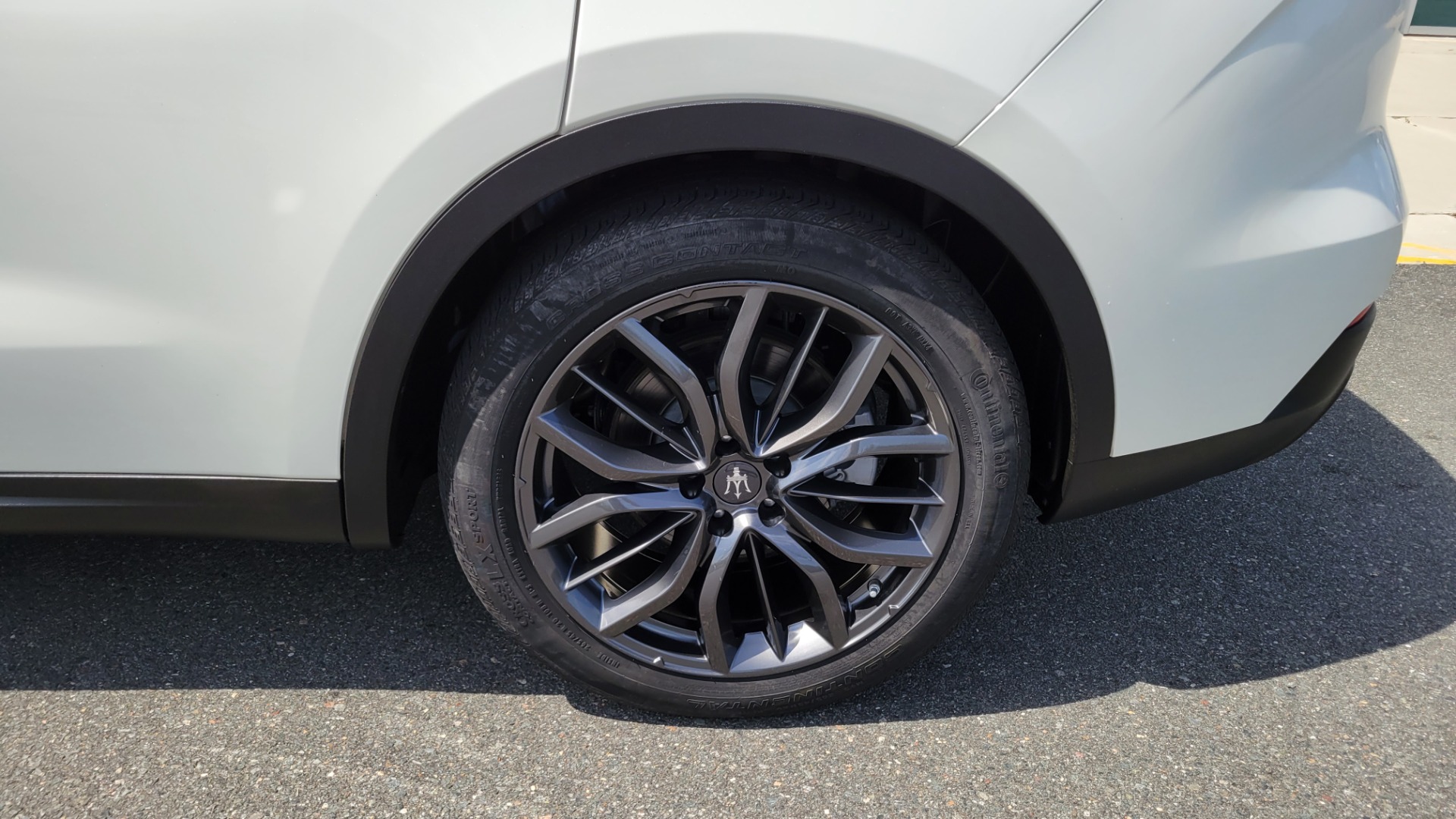 Used 2018 Maserati LEVANTE 3.0L 345HP SUV / 8-SPD / PREMIUM / BSA / NAV / 20IN WHLS / REARVIEW for sale $50,495 at Formula Imports in Charlotte NC 28227 88