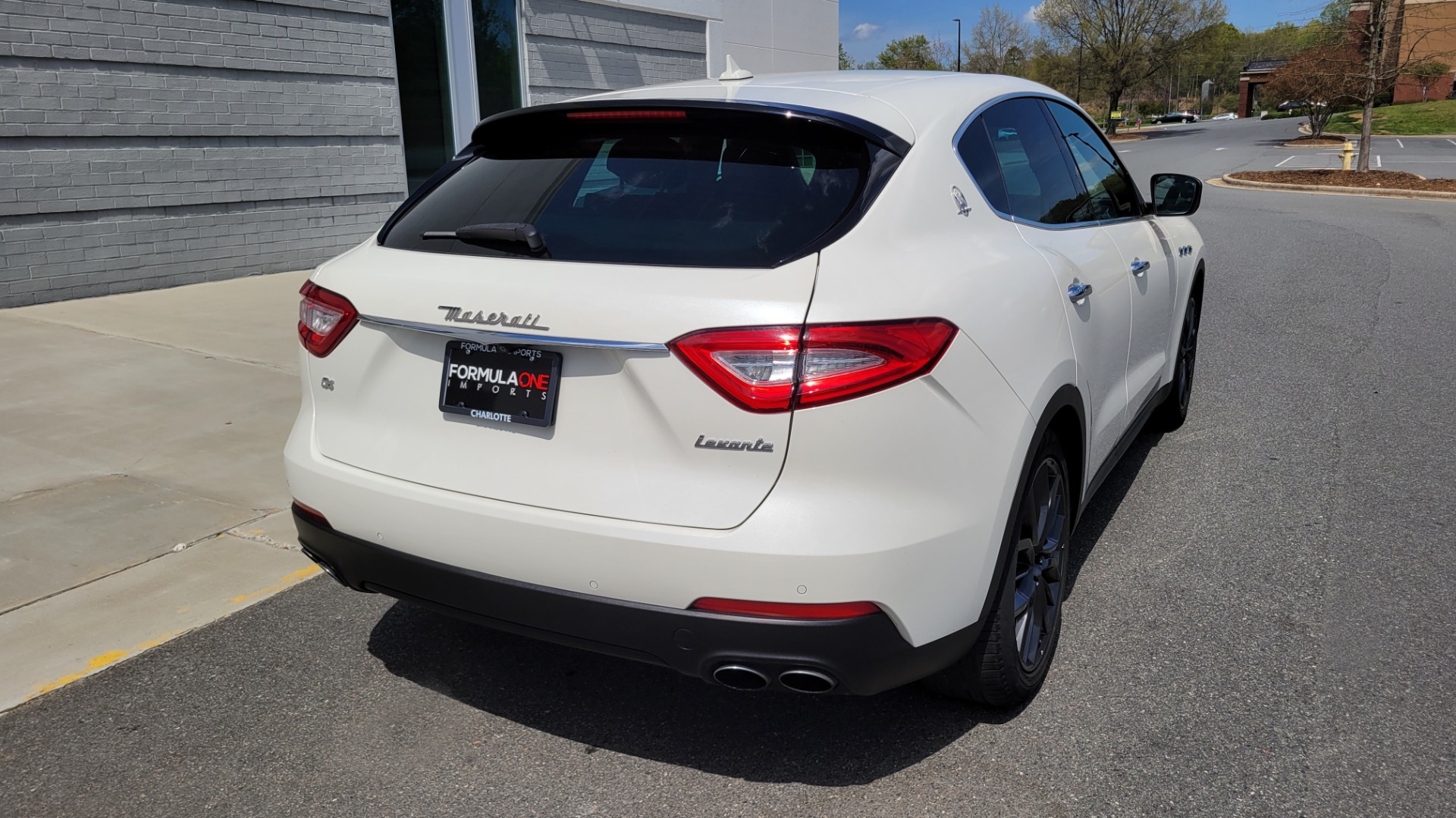 Used 2018 Maserati LEVANTE 3.0L 345HP SUV / 8-SPD / PREMIUM / BSA / NAV / 20IN WHLS / REARVIEW for sale $50,495 at Formula Imports in Charlotte NC 28227 9