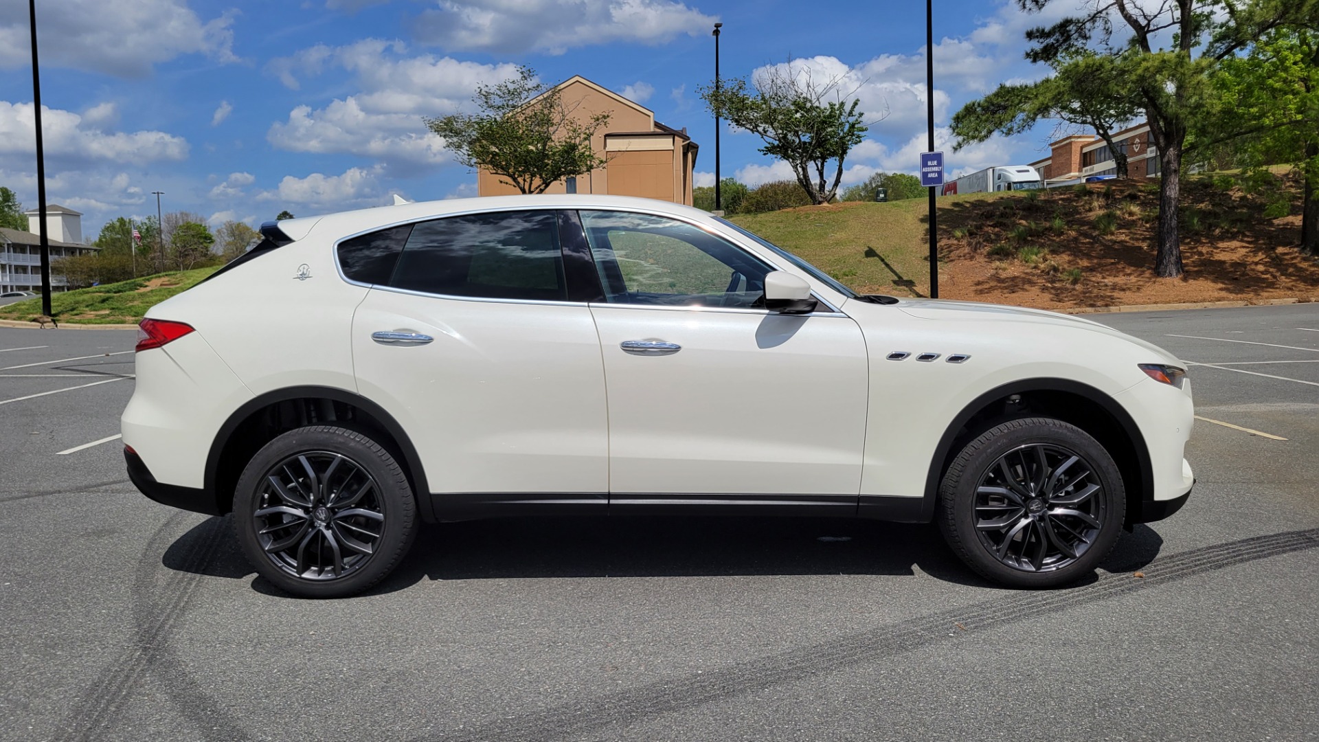Used 2018 Maserati LEVANTE 3.0L 345HP SUV / 8-SPD / PREMIUM / BSA / NAV / 20IN WHLS / REARVIEW for sale $50,495 at Formula Imports in Charlotte NC 28227 97