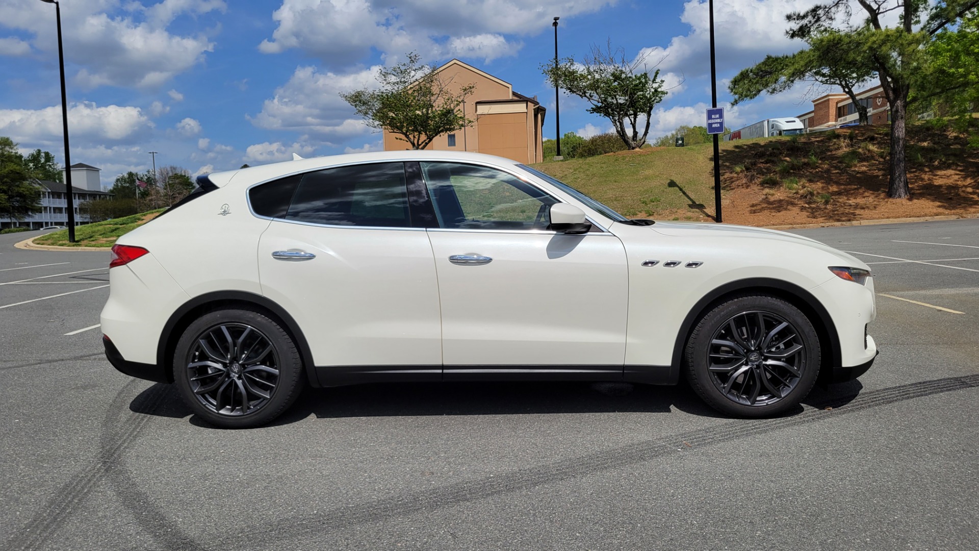 Used 2018 Maserati LEVANTE 3.0L 345HP SUV / 8-SPD / PREMIUM / BSA / NAV / 20IN WHLS / REARVIEW for sale $50,495 at Formula Imports in Charlotte NC 28227 98