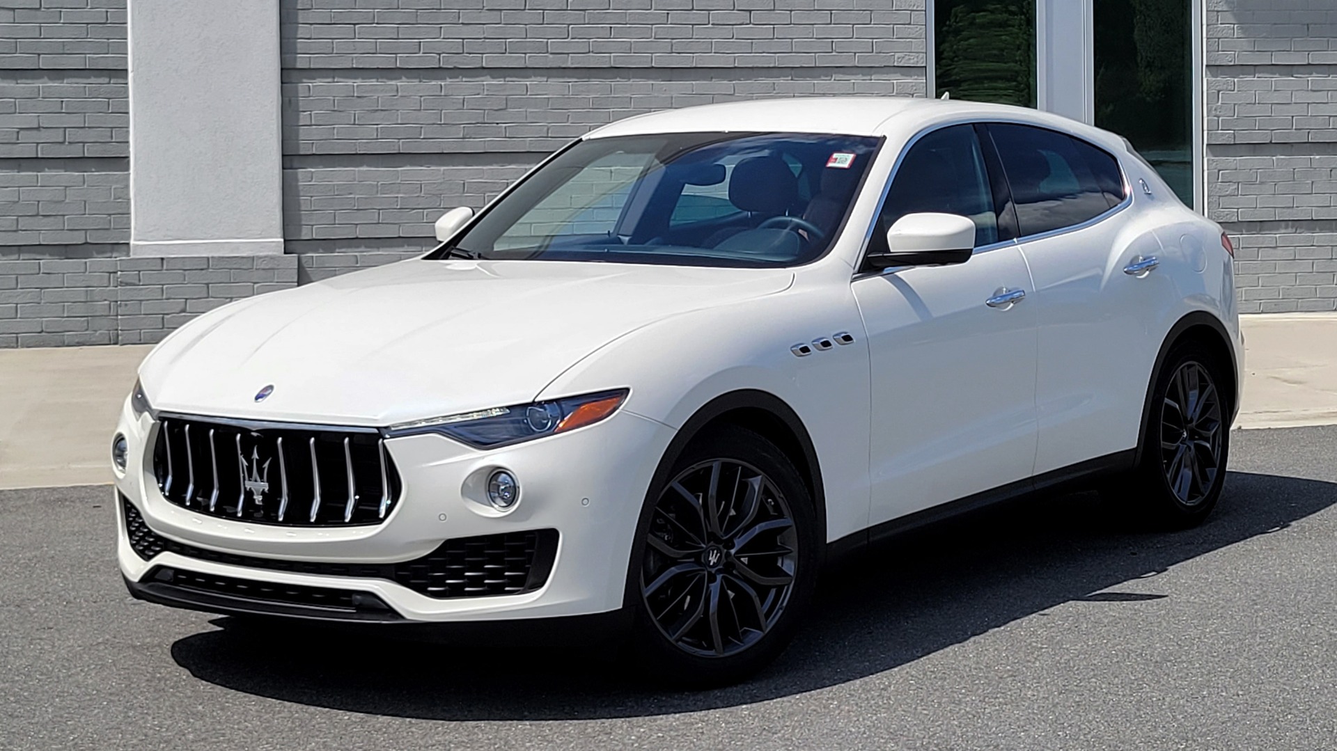 Used 2018 Maserati LEVANTE 3.0L 345HP SUV / 8-SPD / PREMIUM / BSA / NAV / 20IN WHLS / REARVIEW for sale $50,495 at Formula Imports in Charlotte NC 28227 1
