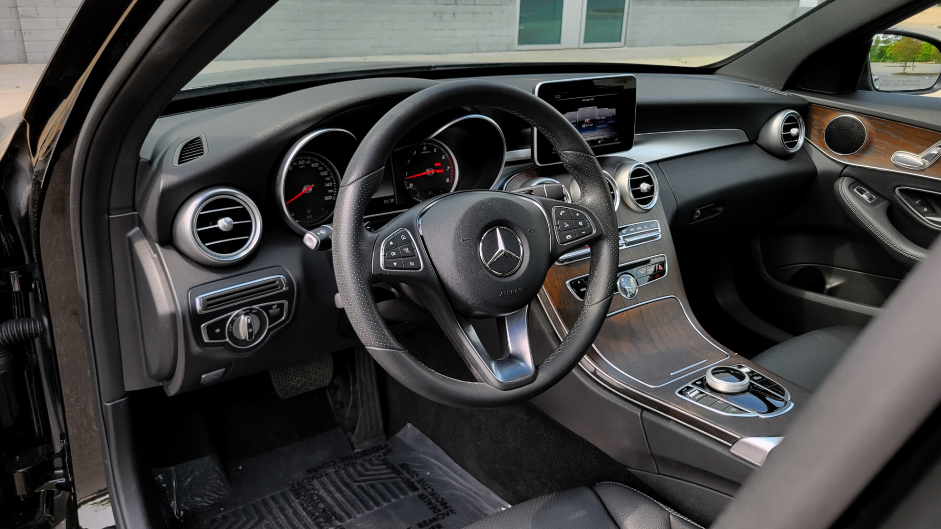 Used 2018 Mercedes-Benz C-CLASS C 300 PREMIUM 2.0L SEDAN / NAV / KEYLESS-GO / BLIND SPOT ASST for sale Sold at Formula Imports in Charlotte NC 28227 35