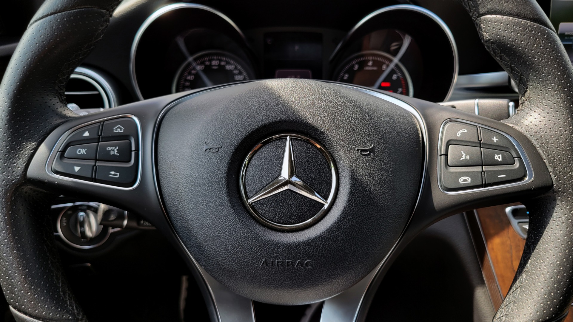 Used 2018 Mercedes-Benz C-CLASS C 300 PREMIUM 2.0L SEDAN / NAV / KEYLESS-GO / BLIND SPOT ASST for sale Sold at Formula Imports in Charlotte NC 28227 37
