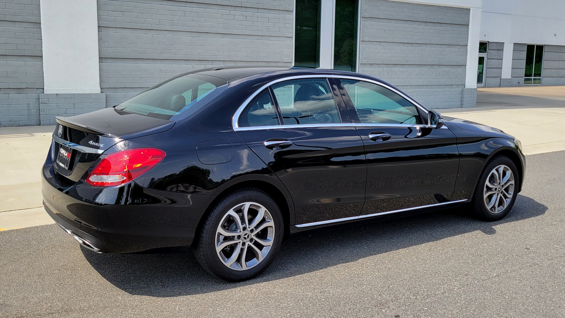 Used 2018 Mercedes-Benz C-CLASS C 300 PREMIUM 2.0L SEDAN / NAV / KEYLESS-GO / BLIND SPOT ASST for sale Sold at Formula Imports in Charlotte NC 28227 7