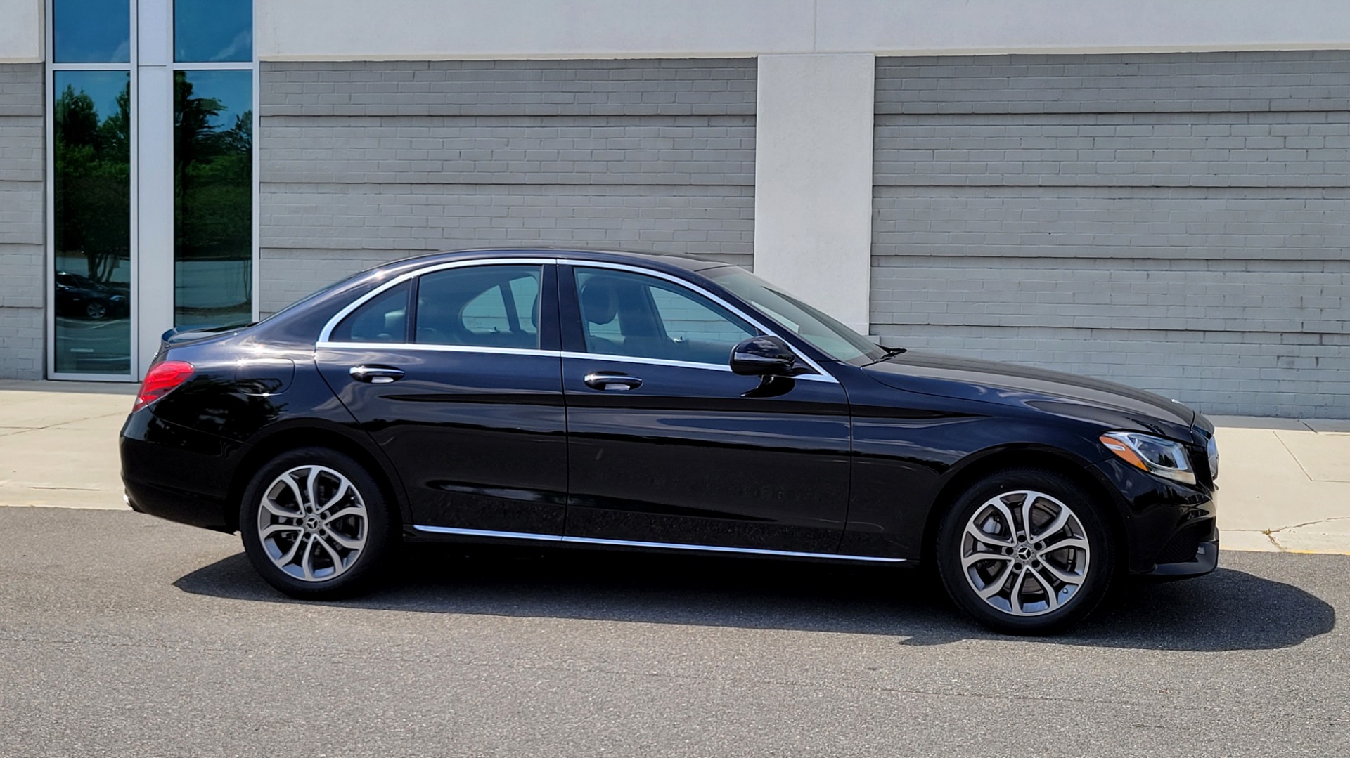 Used 2018 Mercedes-Benz C-CLASS C 300 PREMIUM 2.0L SEDAN / NAV / KEYLESS-GO / BLIND SPOT ASST for sale Sold at Formula Imports in Charlotte NC 28227 8