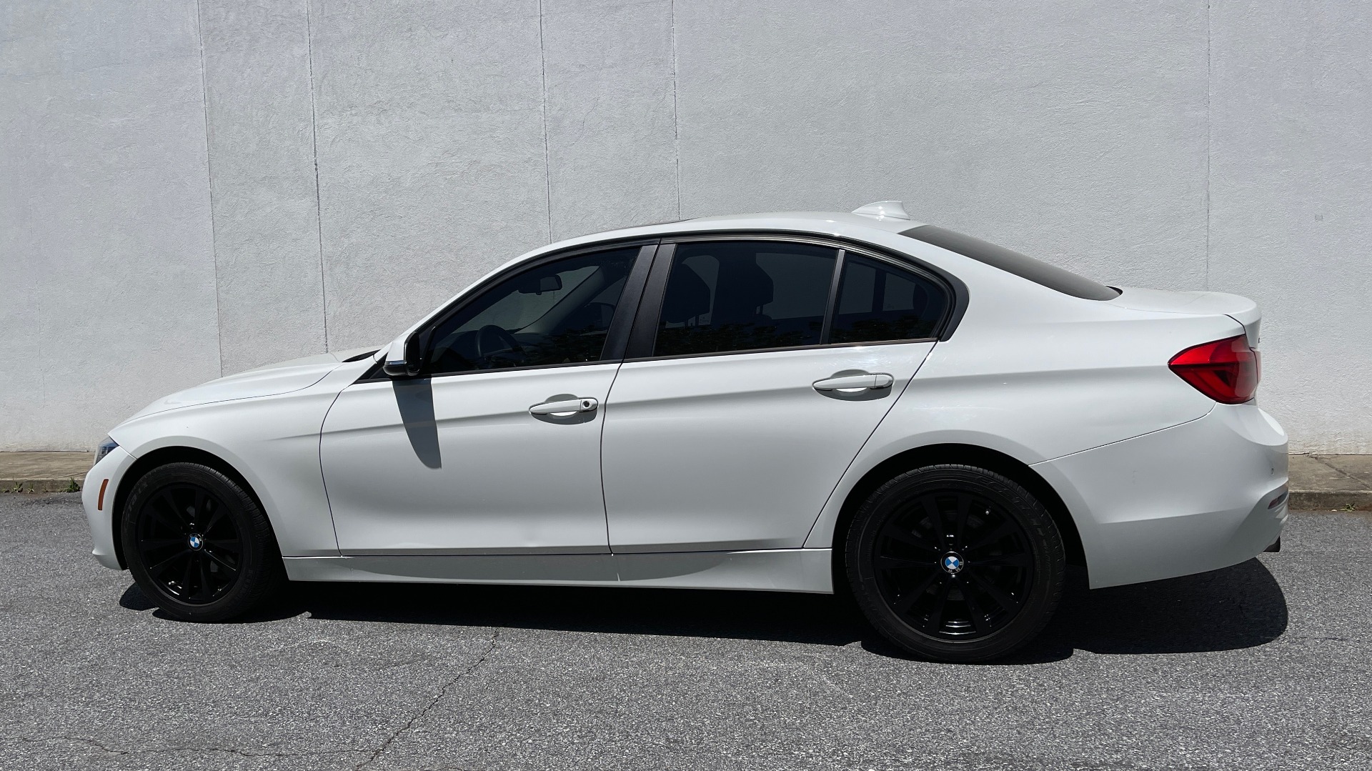 Used 2017 BMW 3 SERIES 320I XDRIVE SEDAN / DRVR ASST / SUNROOF / HTD STS / REARVIEW for sale Sold at Formula Imports in Charlotte NC 28227 4