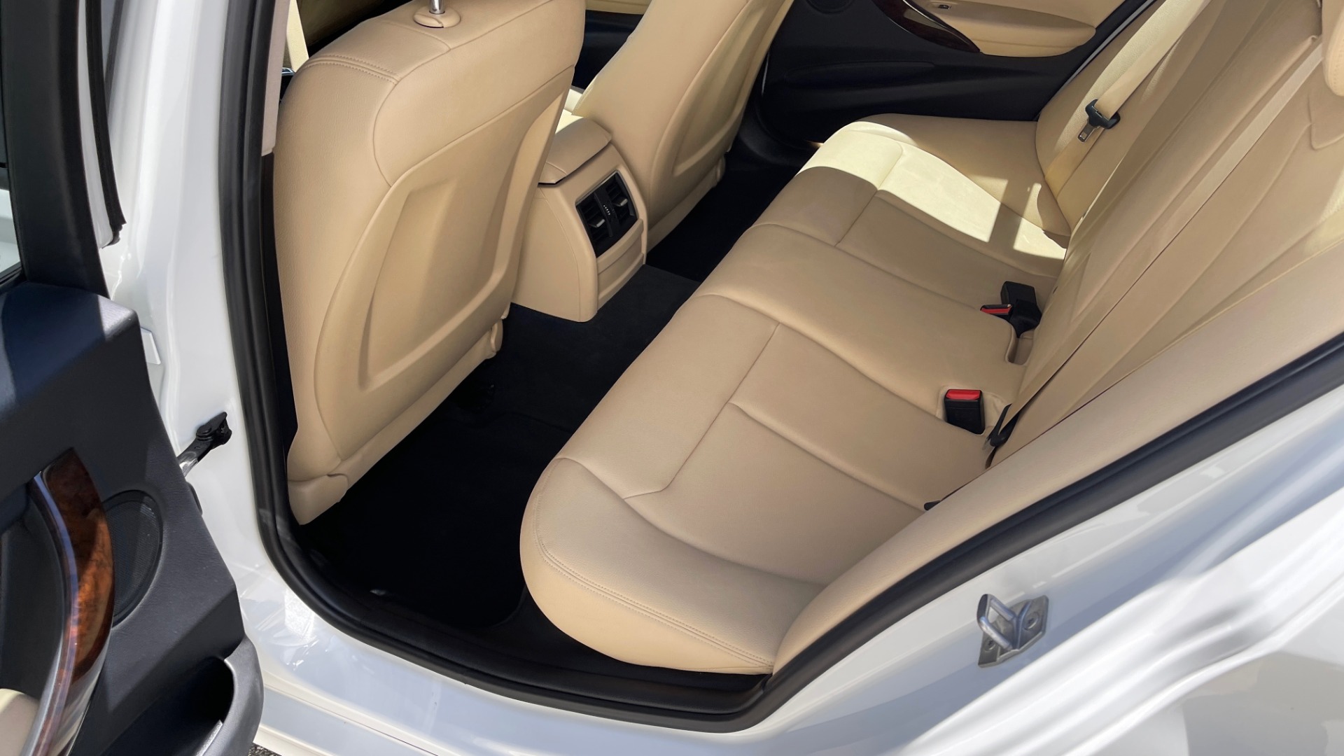 Used 2017 BMW 3 SERIES 320I XDRIVE SEDAN / DRVR ASST / SUNROOF / HTD STS / REARVIEW for sale Sold at Formula Imports in Charlotte NC 28227 41