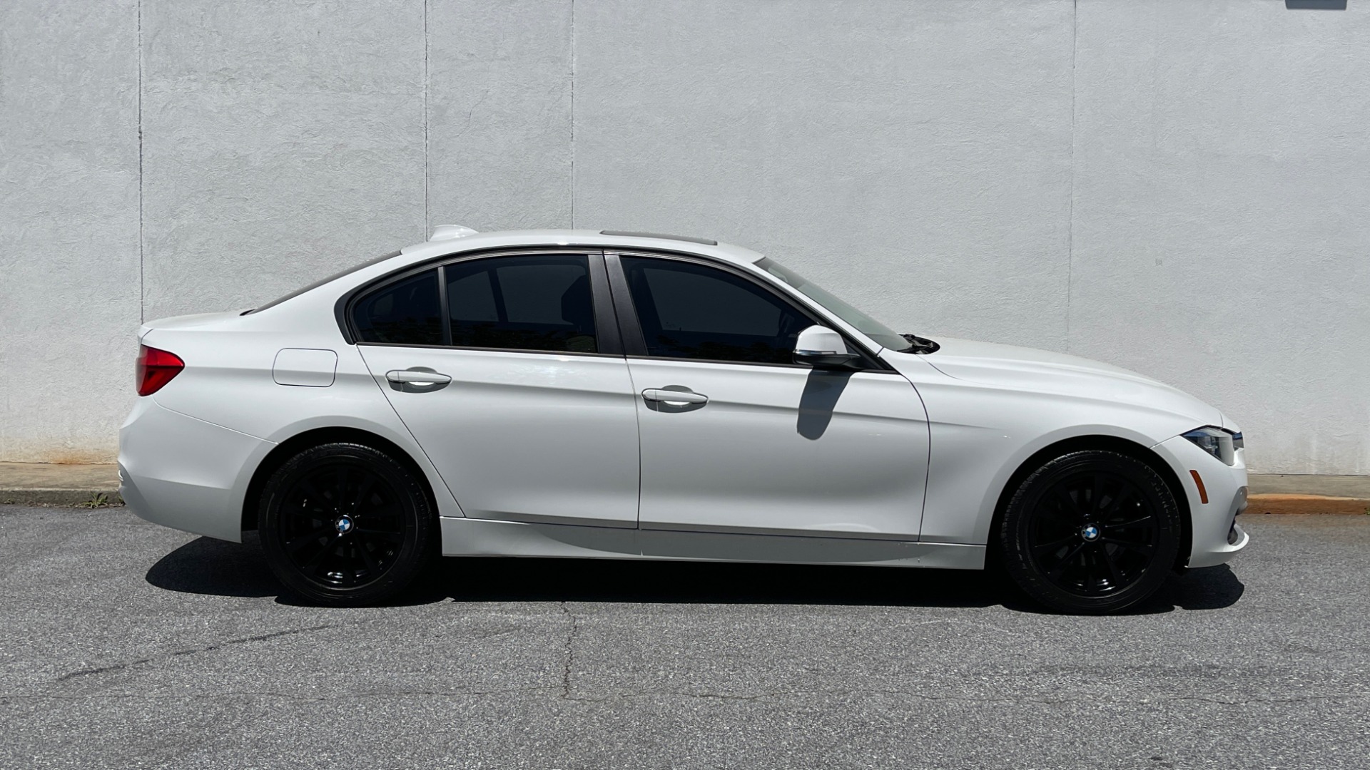 Used 2017 BMW 3 SERIES 320I XDRIVE SEDAN / DRVR ASST / SUNROOF / HTD STS / REARVIEW for sale Sold at Formula Imports in Charlotte NC 28227 6