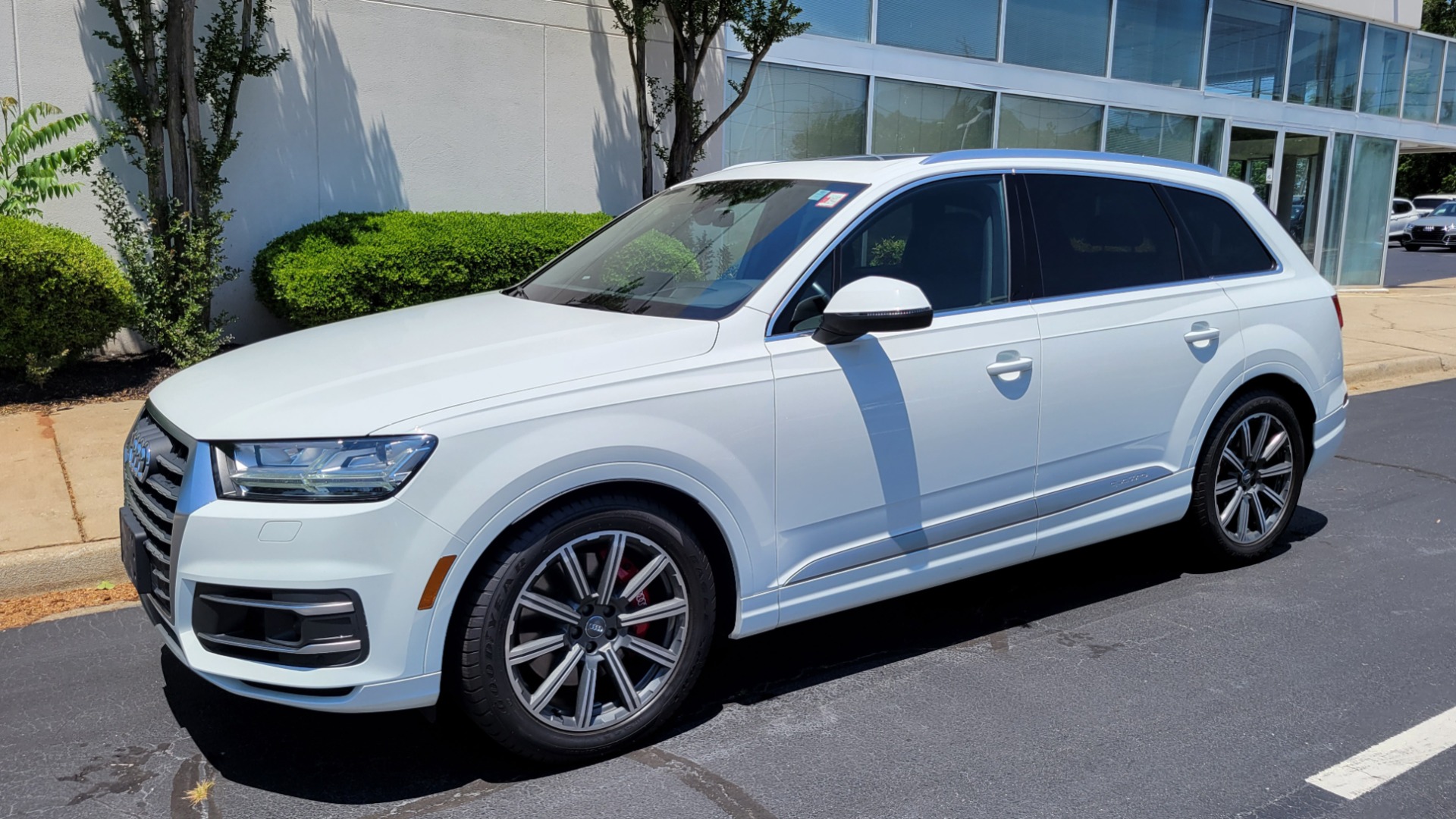 Used 2017 Audi Q7 PRESTIGE 3.0L SUV / NAV / DRVR ASST / CLD WTHR / SUNROOF / TOW / 3-ROW for sale $42,395 at Formula Imports in Charlotte NC 28227 1
