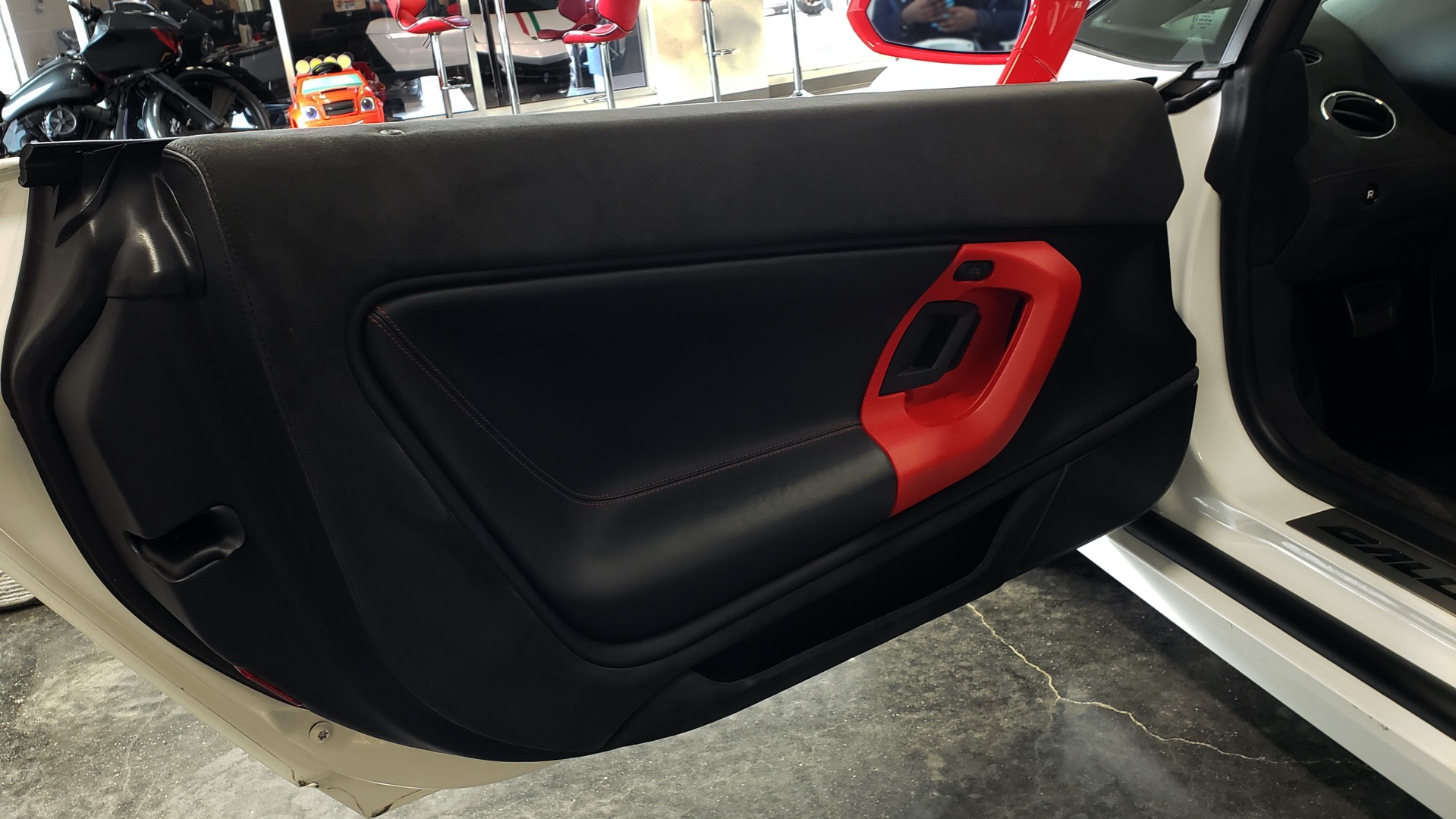 Used 2013 Lamborghini Gallardo LP560-4 560HP / AWD / NAV / CAMERA for sale Sold at Formula Imports in Charlotte NC 28227 39